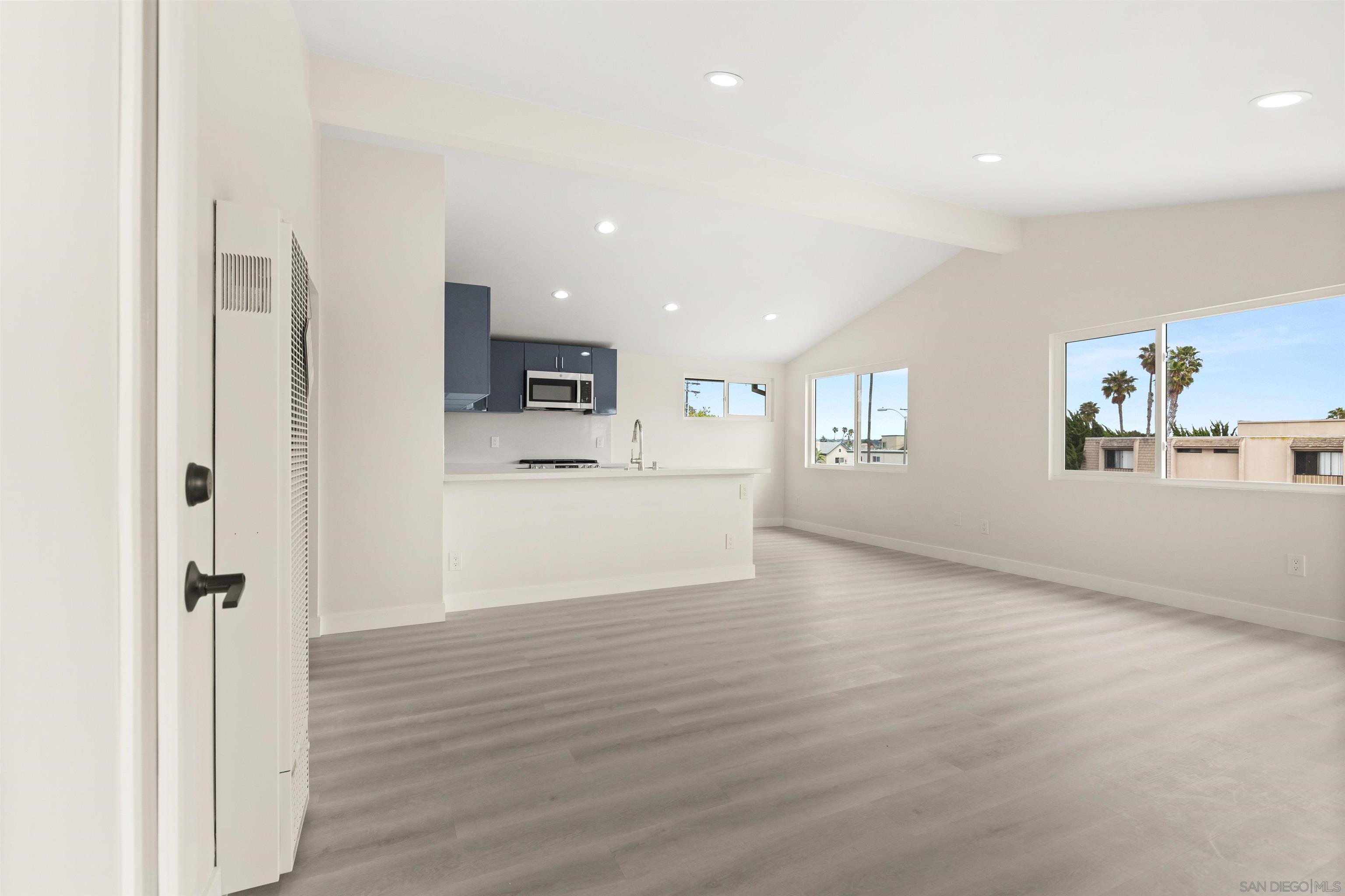 Detail Gallery Image 7 of 51 For 4804  Lamont St, San Diego,  CA 92109 - – Beds | – Baths