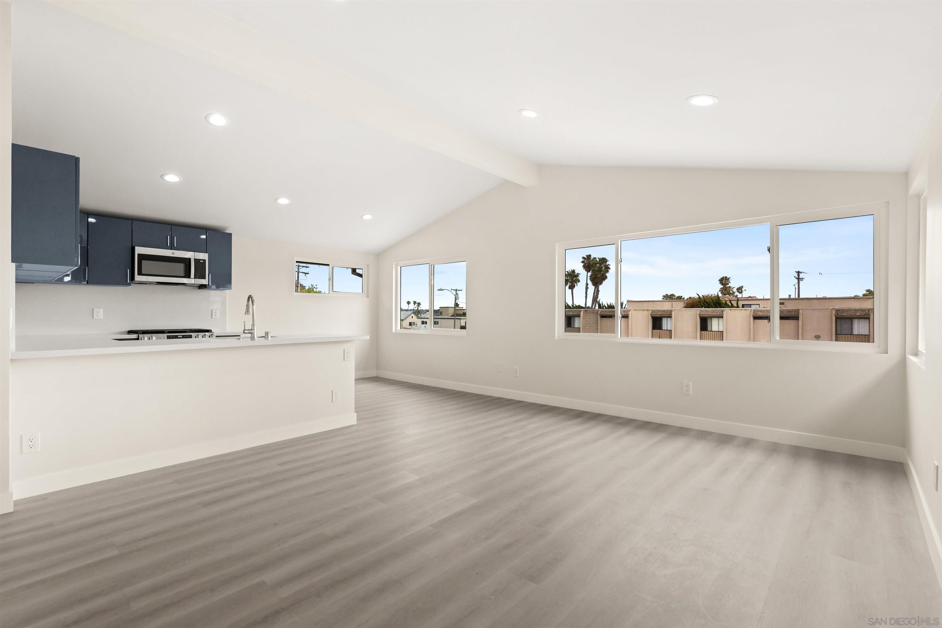 Detail Gallery Image 8 of 51 For 4804  Lamont St, San Diego,  CA 92109 - – Beds | – Baths