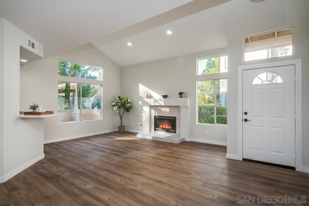 Detail Gallery Image 3 of 29 For 16150  Avenida Venusto  #1,  San Diego,  CA 92128 - 3 Beds | 3 Baths