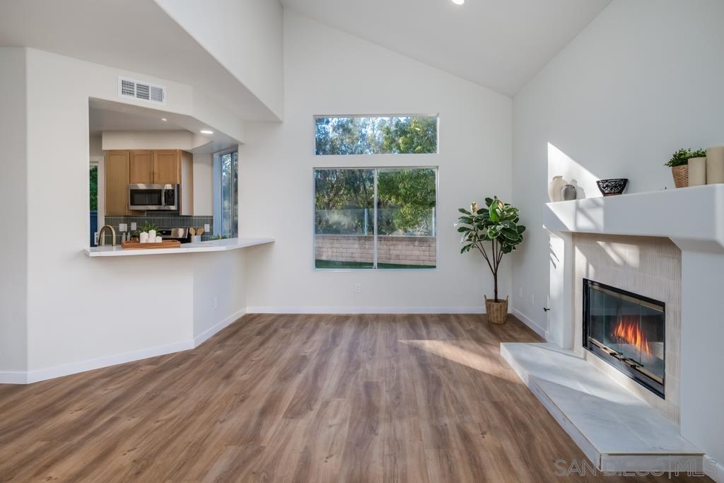 Detail Gallery Image 5 of 29 For 16150  Avenida Venusto  #1,  San Diego,  CA 92128 - 3 Beds | 3 Baths