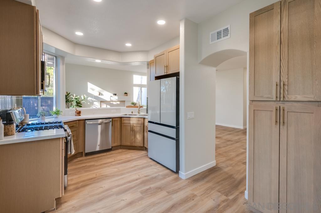 Detail Gallery Image 10 of 29 For 16150  Avenida Venusto  #1,  San Diego,  CA 92128 - 3 Beds | 3 Baths