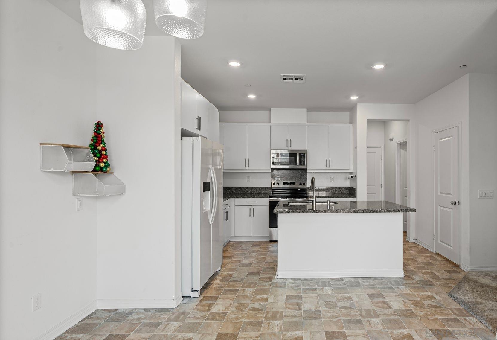 Detail Gallery Image 5 of 31 For 36351  Elizabeth Ln, Unit 10103, Wildomar,  CA 92595 - 4 Beds | 2/1 Baths