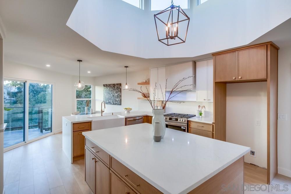 Detail Gallery Image 9 of 42 For 1750  Washington Pl, San Diego,  CA 92103 - 3 Beds | 2 Baths