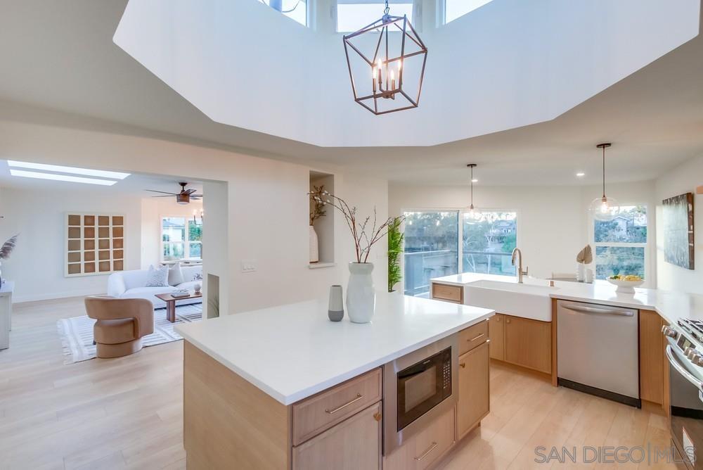 Detail Gallery Image 10 of 42 For 1750  Washington Pl, San Diego,  CA 92103 - 3 Beds | 2 Baths