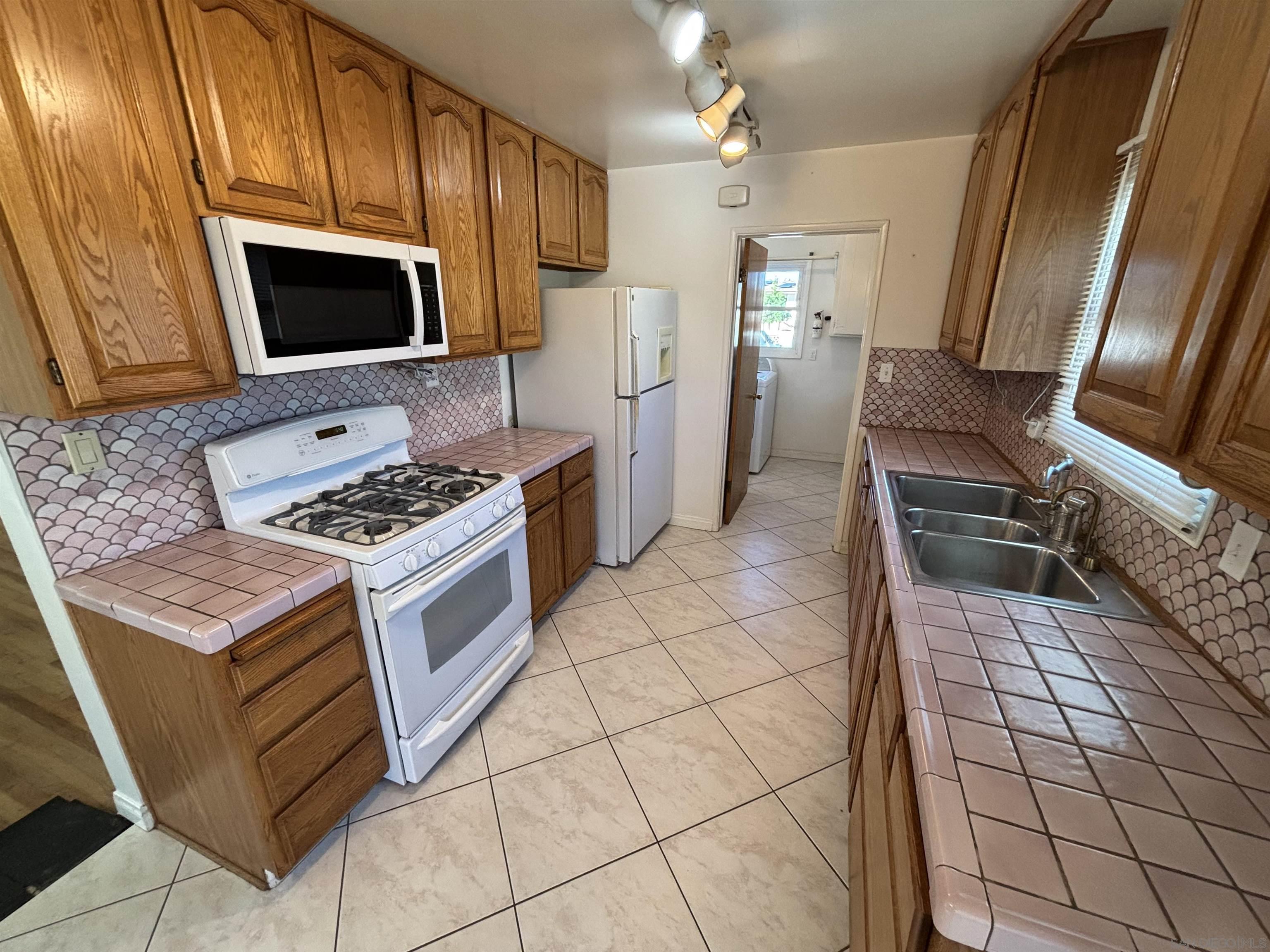 Detail Gallery Image 7 of 45 For 6369  Clara Lee Ave, San Diego,  CA 92120 - 3 Beds | 2 Baths