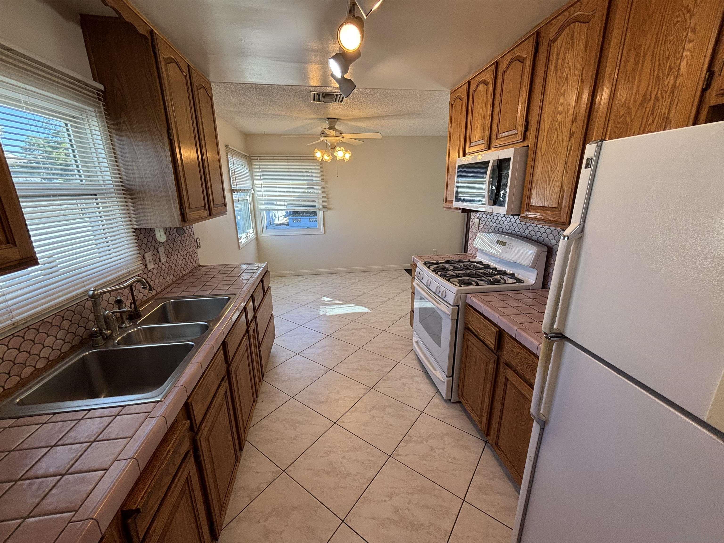 Detail Gallery Image 8 of 45 For 6369  Clara Lee Ave, San Diego,  CA 92120 - 3 Beds | 2 Baths