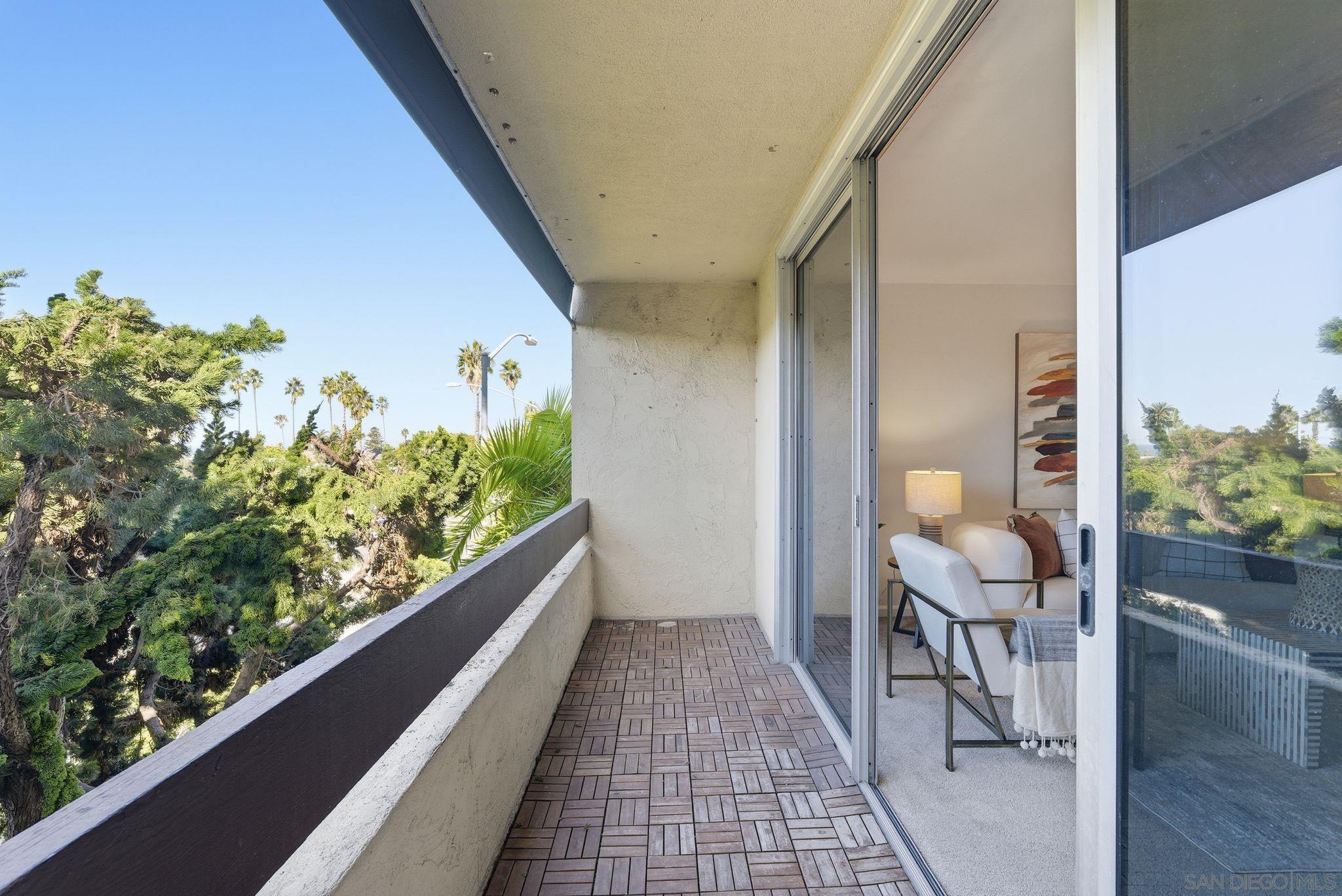 Detail Gallery Image 18 of 24 For 6455  La Jolla Blvd  #206,  La Jolla,  CA 92037 - 2 Beds | 2 Baths