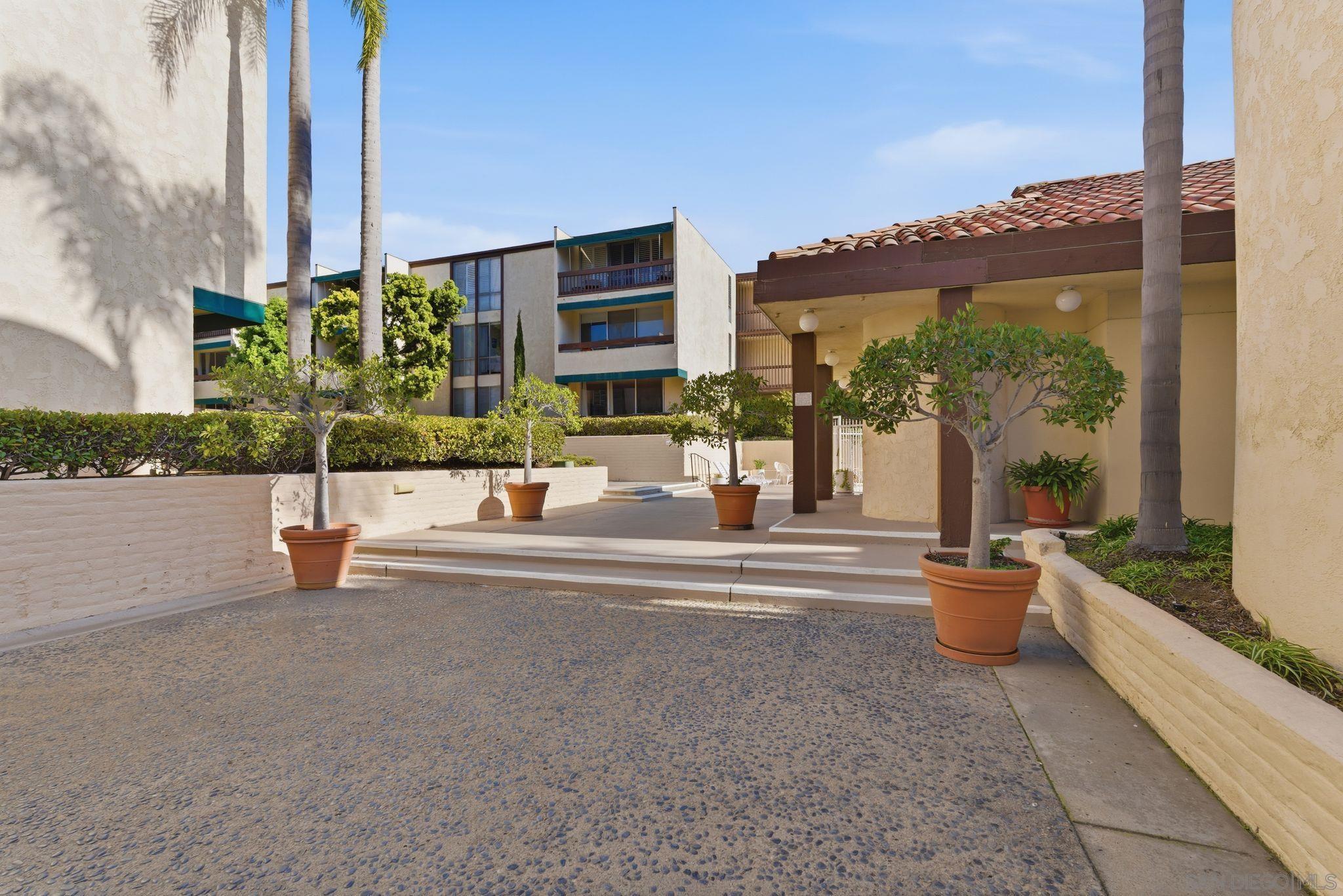 Detail Gallery Image 22 of 24 For 6455  La Jolla Blvd  #206,  La Jolla,  CA 92037 - 2 Beds | 2 Baths