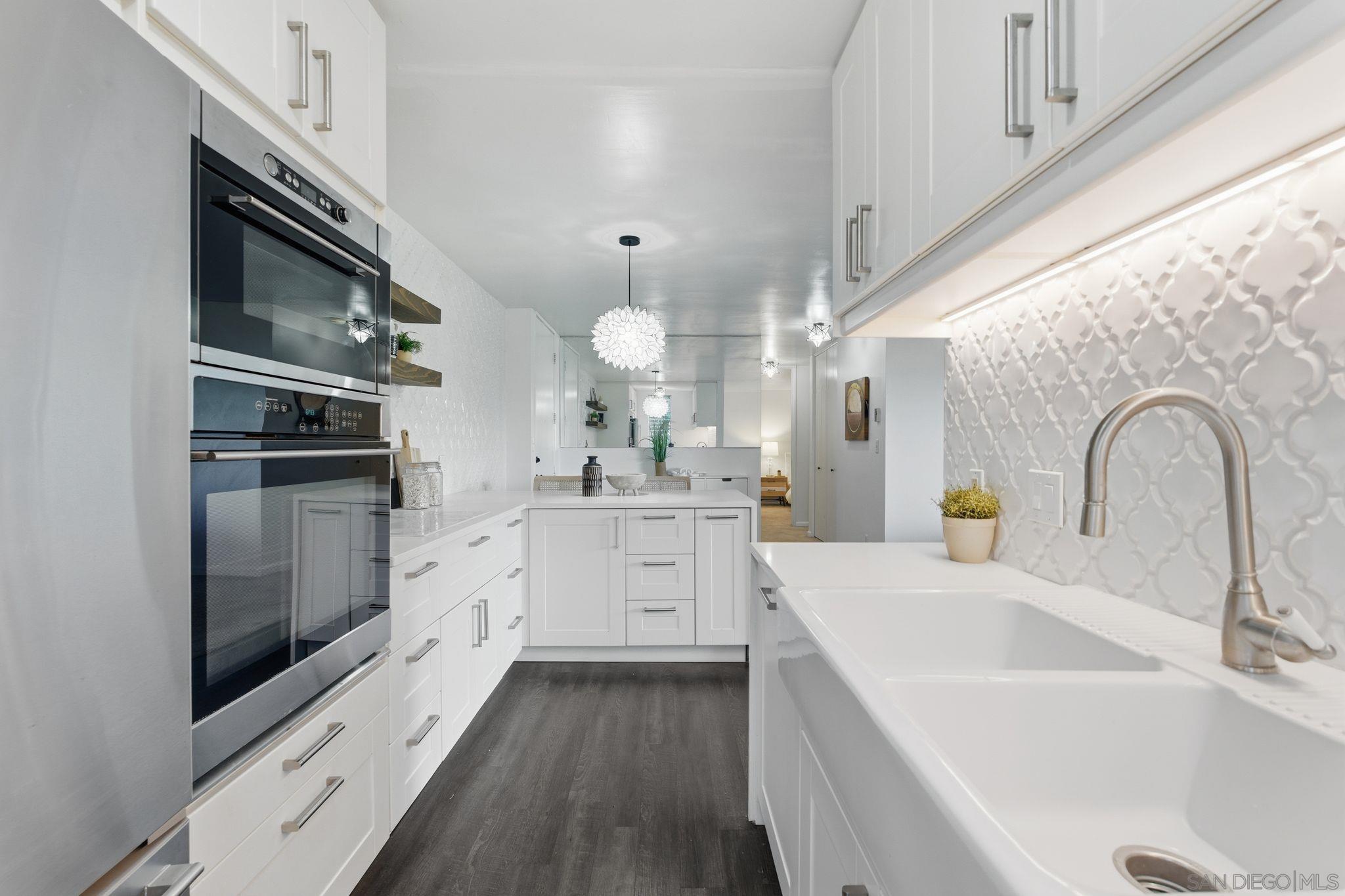 Detail Gallery Image 4 of 24 For 6455  La Jolla Blvd  #206,  La Jolla,  CA 92037 - 2 Beds | 2 Baths