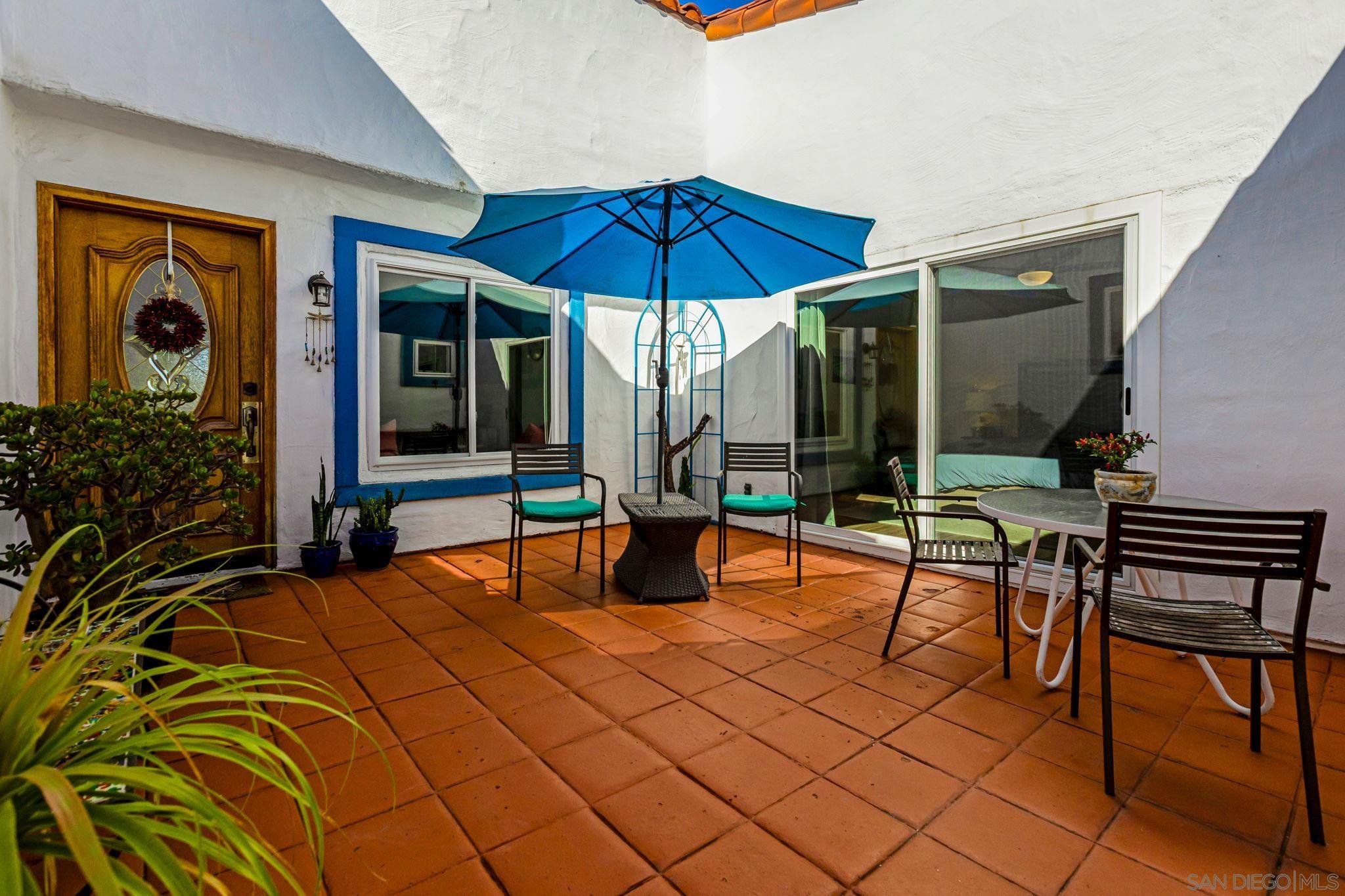 Detail Gallery Image 2 of 29 For 2045  Bolsa Chica Gln, Escondido,  CA 92026 - 3 Beds | 2 Baths