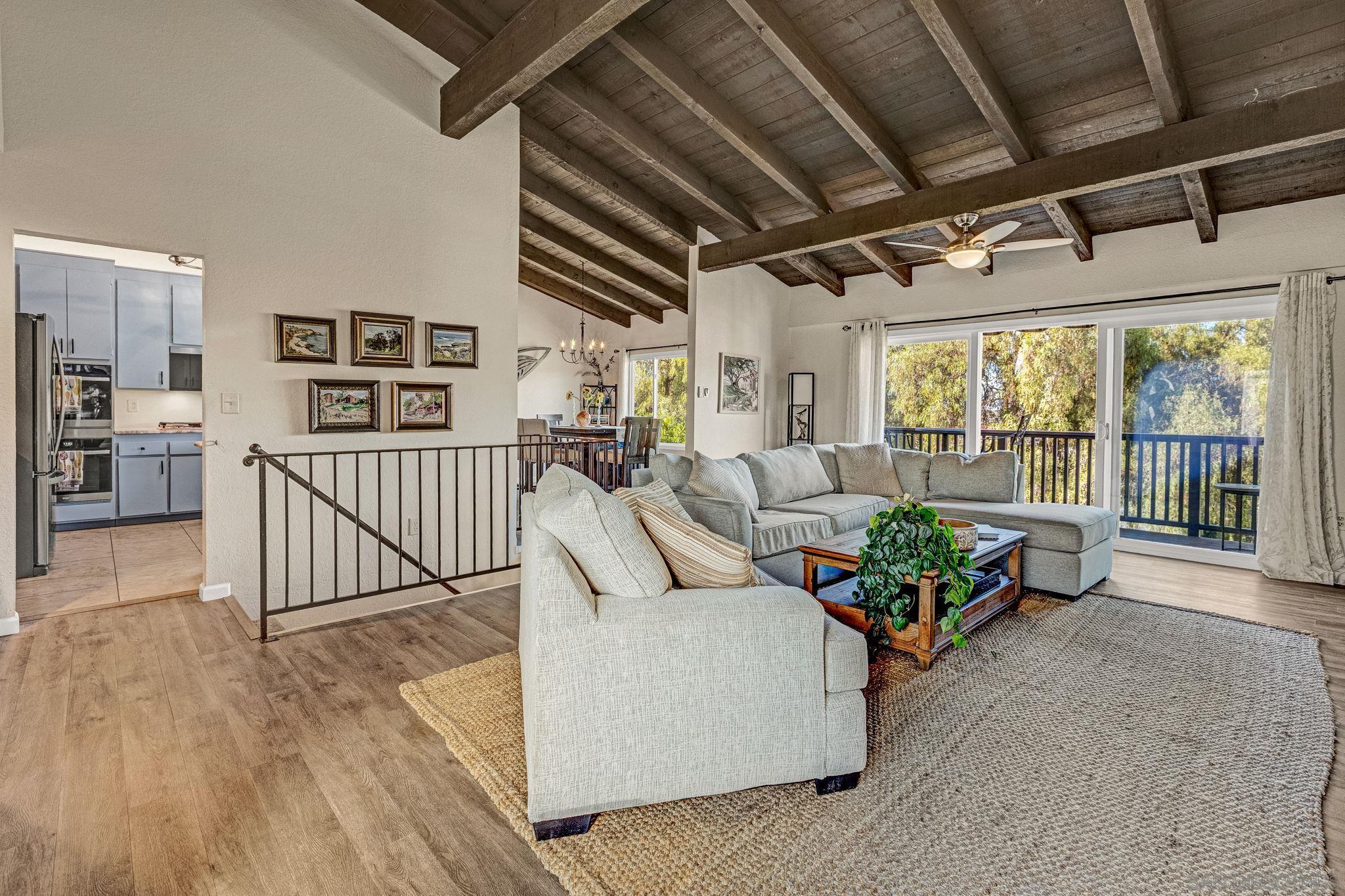 Detail Gallery Image 4 of 29 For 2045  Bolsa Chica Gln, Escondido,  CA 92026 - 3 Beds | 2 Baths