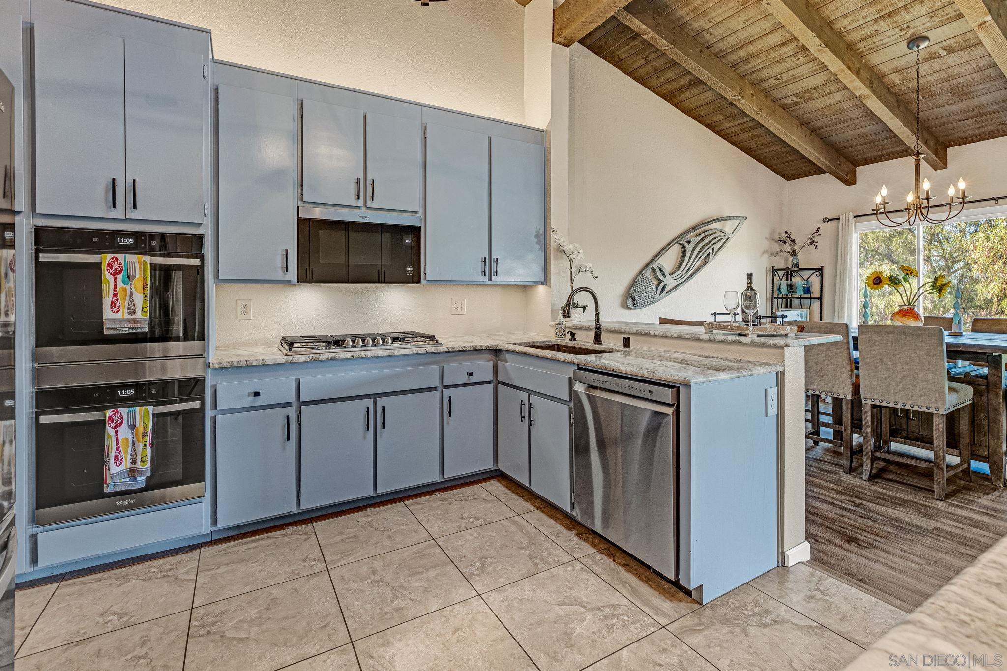 Detail Gallery Image 7 of 29 For 2045  Bolsa Chica Gln, Escondido,  CA 92026 - 3 Beds | 2 Baths