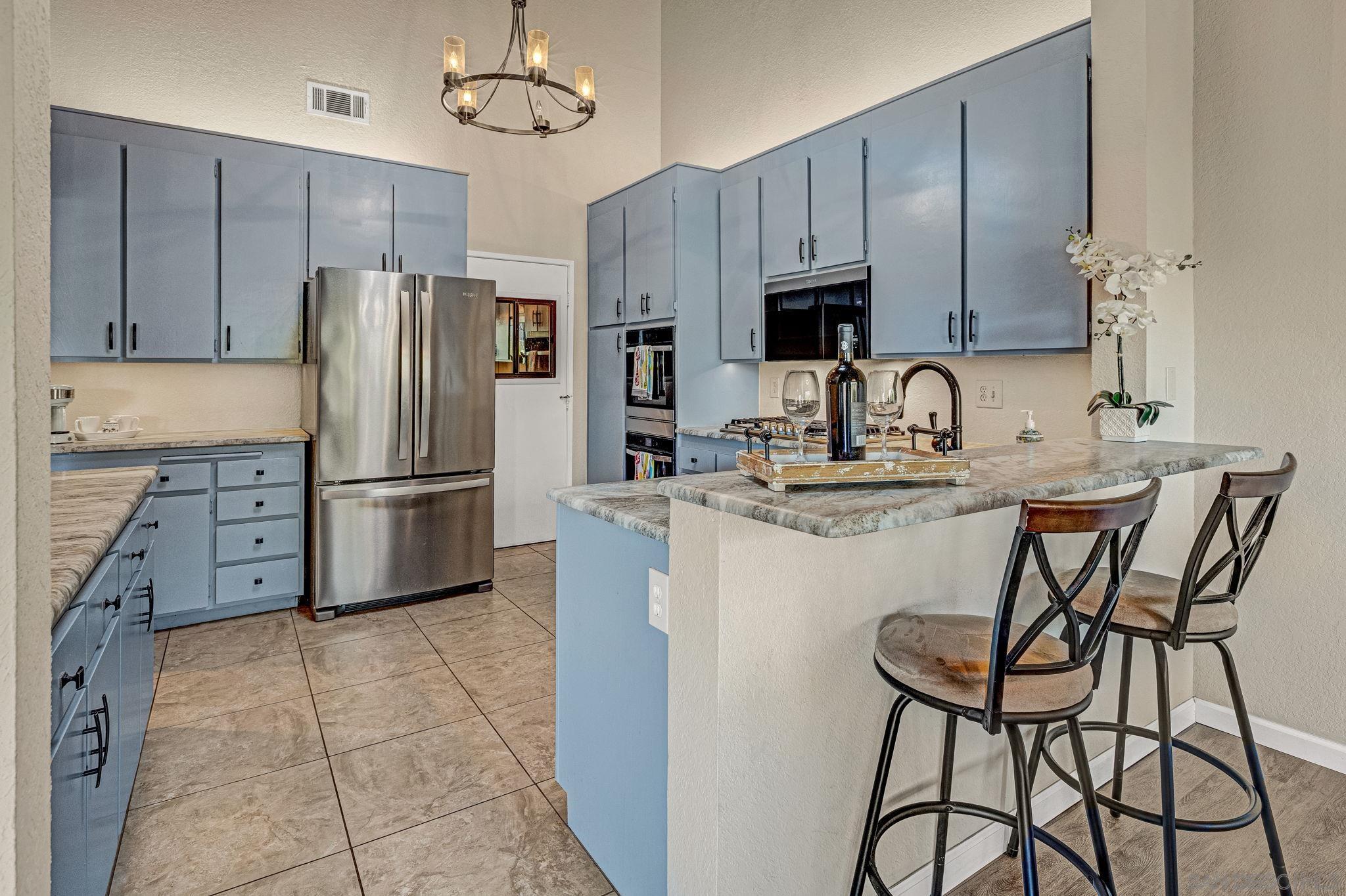 Detail Gallery Image 9 of 29 For 2045  Bolsa Chica Gln, Escondido,  CA 92026 - 3 Beds | 2 Baths