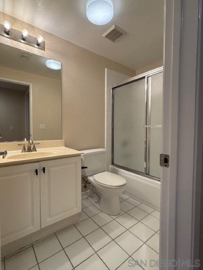 Detail Gallery Image 13 of 29 For 8641  via Mallorca  #UNIT D,  La Jolla,  CA 92037 - 2 Beds | 2 Baths