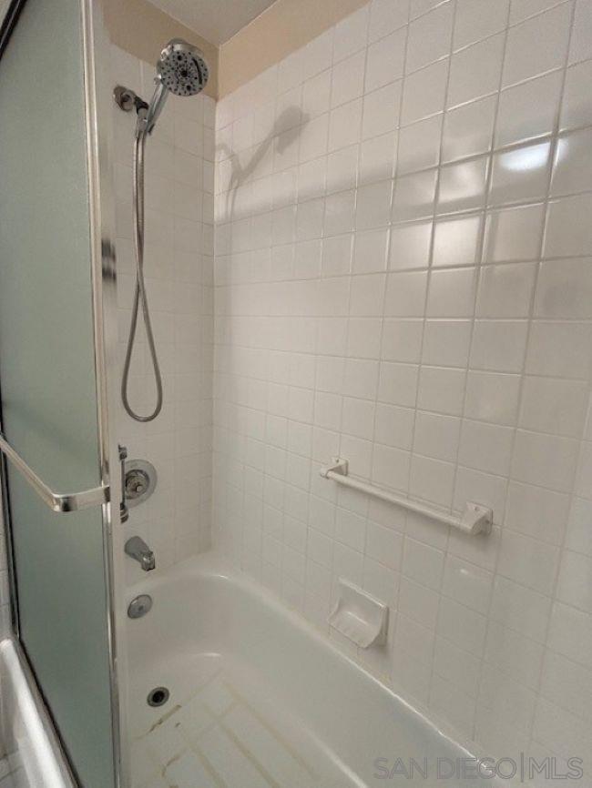 Detail Gallery Image 14 of 29 For 8641  via Mallorca  #UNIT D,  La Jolla,  CA 92037 - 2 Beds | 2 Baths