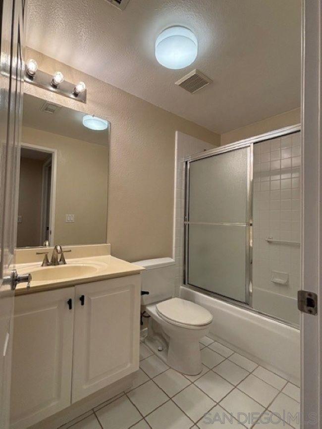 Detail Gallery Image 15 of 29 For 8641  via Mallorca  #UNIT D,  La Jolla,  CA 92037 - 2 Beds | 2 Baths