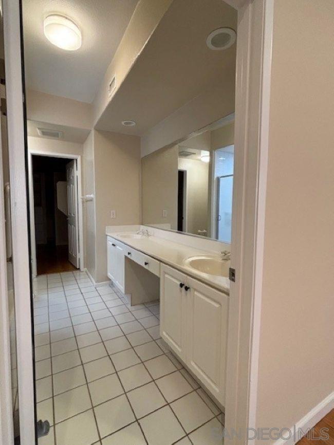 Detail Gallery Image 23 of 29 For 8641  via Mallorca  #UNIT D,  La Jolla,  CA 92037 - 2 Beds | 2 Baths