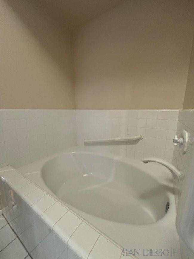 Detail Gallery Image 24 of 29 For 8641  via Mallorca  #UNIT D,  La Jolla,  CA 92037 - 2 Beds | 2 Baths