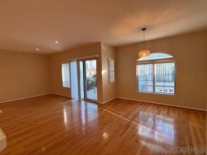 Detail Gallery Image 7 of 29 For 8641  via Mallorca  #UNIT D,  La Jolla,  CA 92037 - 2 Beds | 2 Baths