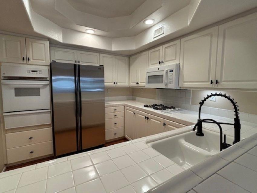 Detail Gallery Image 10 of 29 For 8641  via Mallorca  #UNIT D,  La Jolla,  CA 92037 - 2 Beds | 2 Baths