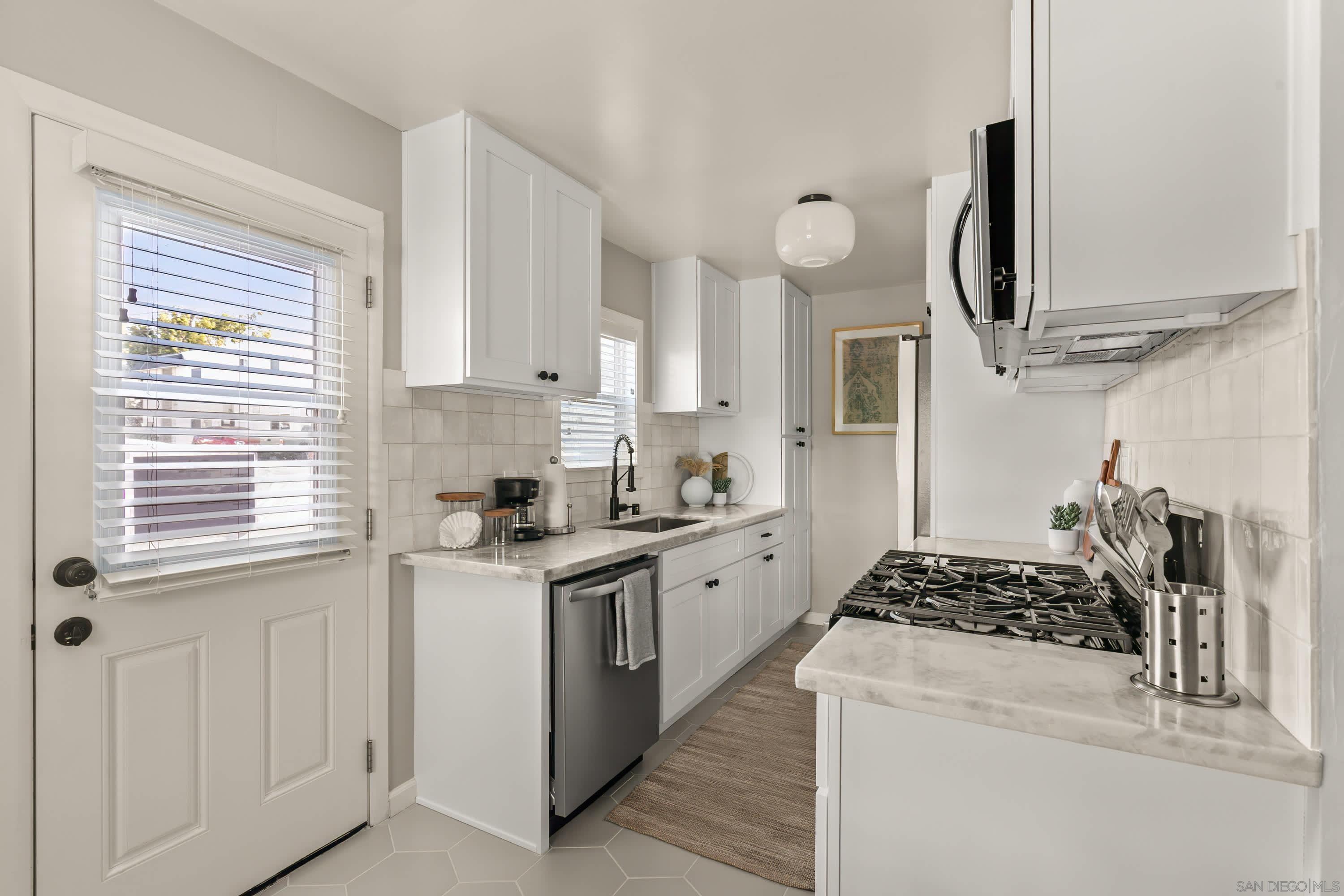 Detail Gallery Image 7 of 22 For 1453  Thomas Ave, San Diego,  CA 92109 - 1 Beds | 1 Baths