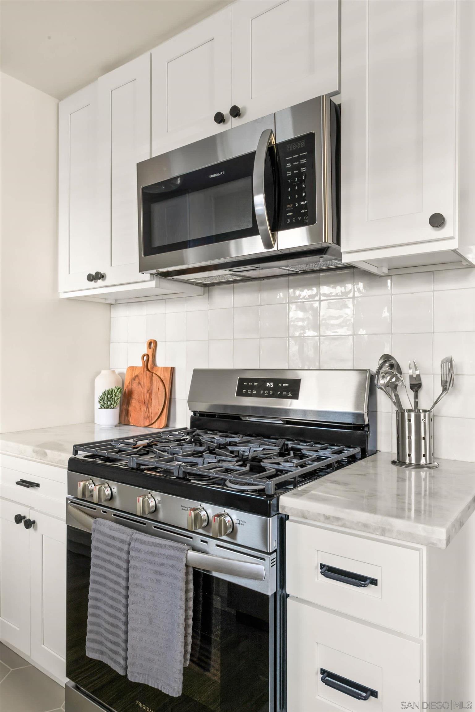 Detail Gallery Image 8 of 22 For 1453  Thomas Ave, San Diego,  CA 92109 - 1 Beds | 1 Baths