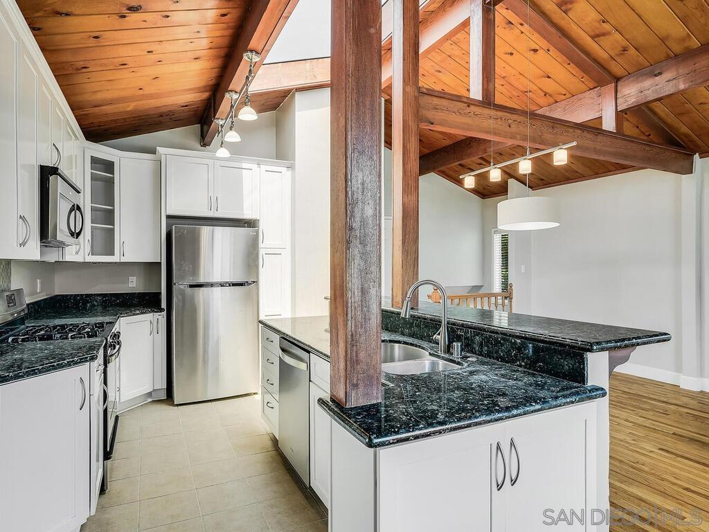 Detail Gallery Image 5 of 27 For 3614  Wawona Dr, San Diego,  CA 92106 - 3 Beds | 2 Baths