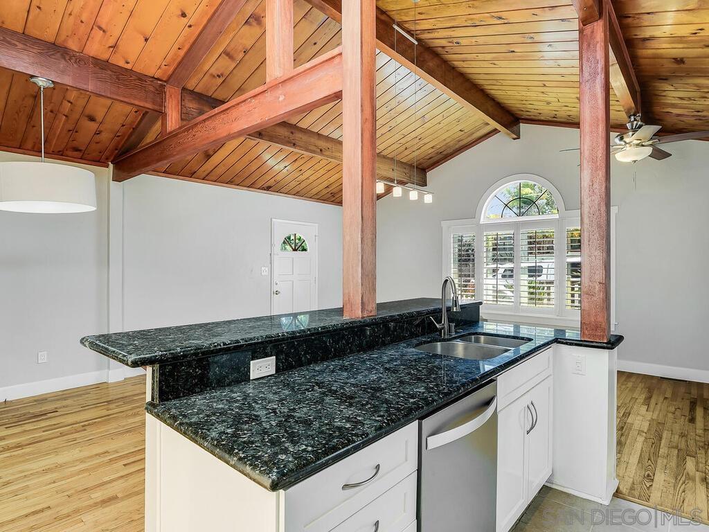 Detail Gallery Image 8 of 27 For 3614  Wawona Dr, San Diego,  CA 92106 - 3 Beds | 2 Baths