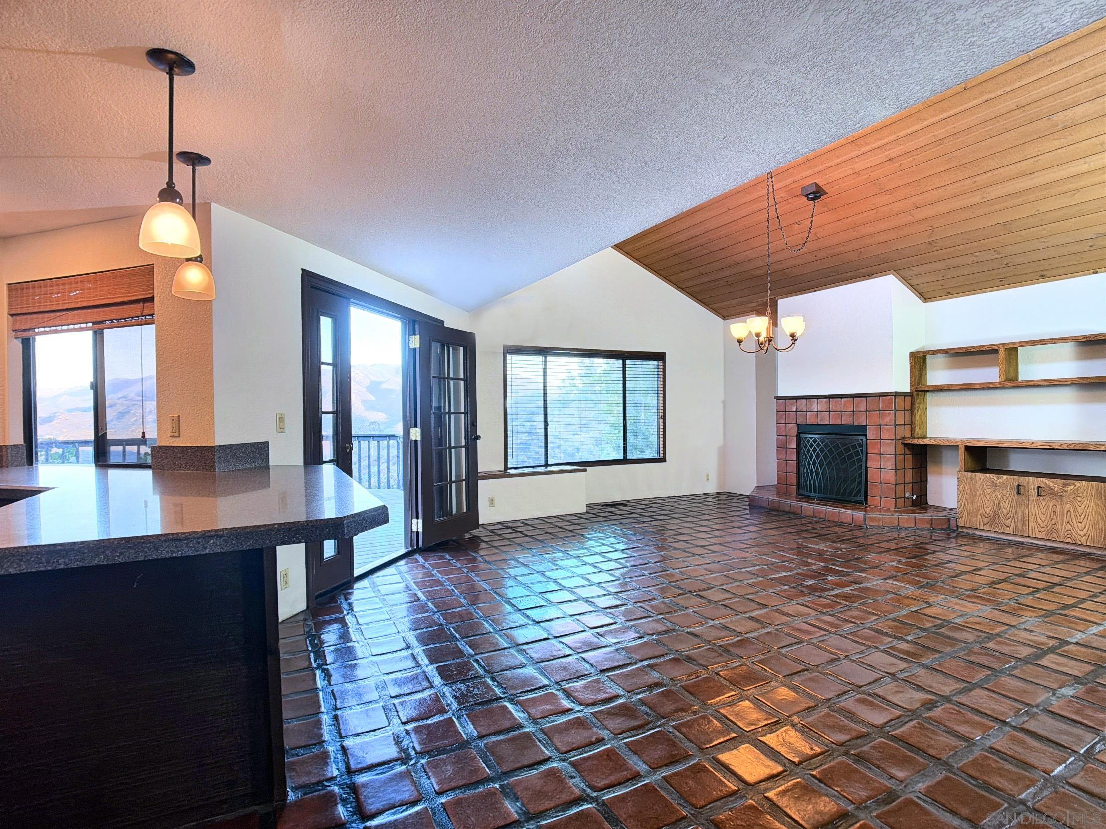 Detail Gallery Image 12 of 38 For 1077  Vista Madera Lane, El Cajon,  CA 92019 - 3 Beds | 2/1 Baths