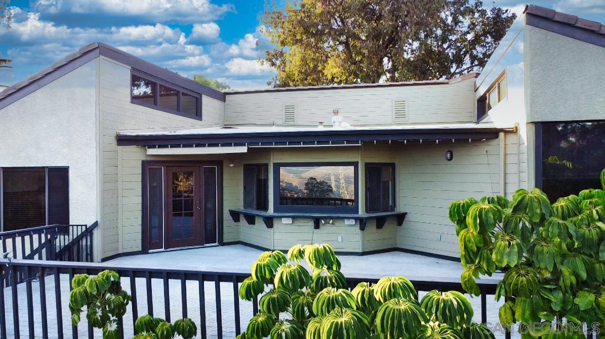 Detail Gallery Image 4 of 38 For 1077  Vista Madera Lane, El Cajon,  CA 92019 - 3 Beds | 2/1 Baths