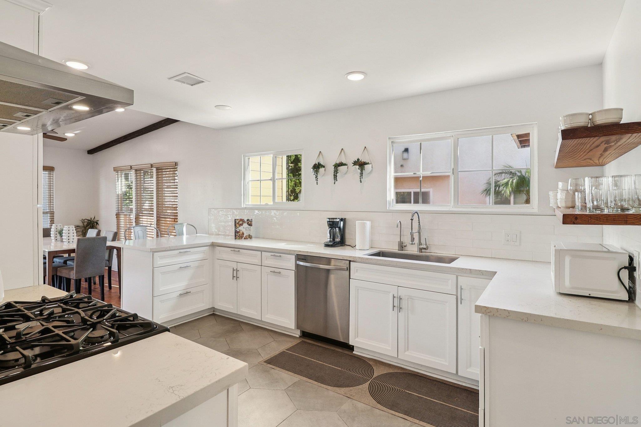 Detail Gallery Image 4 of 53 For 4851  Narragansett Ave, San Diego,  CA 92107 - – Beds | – Baths