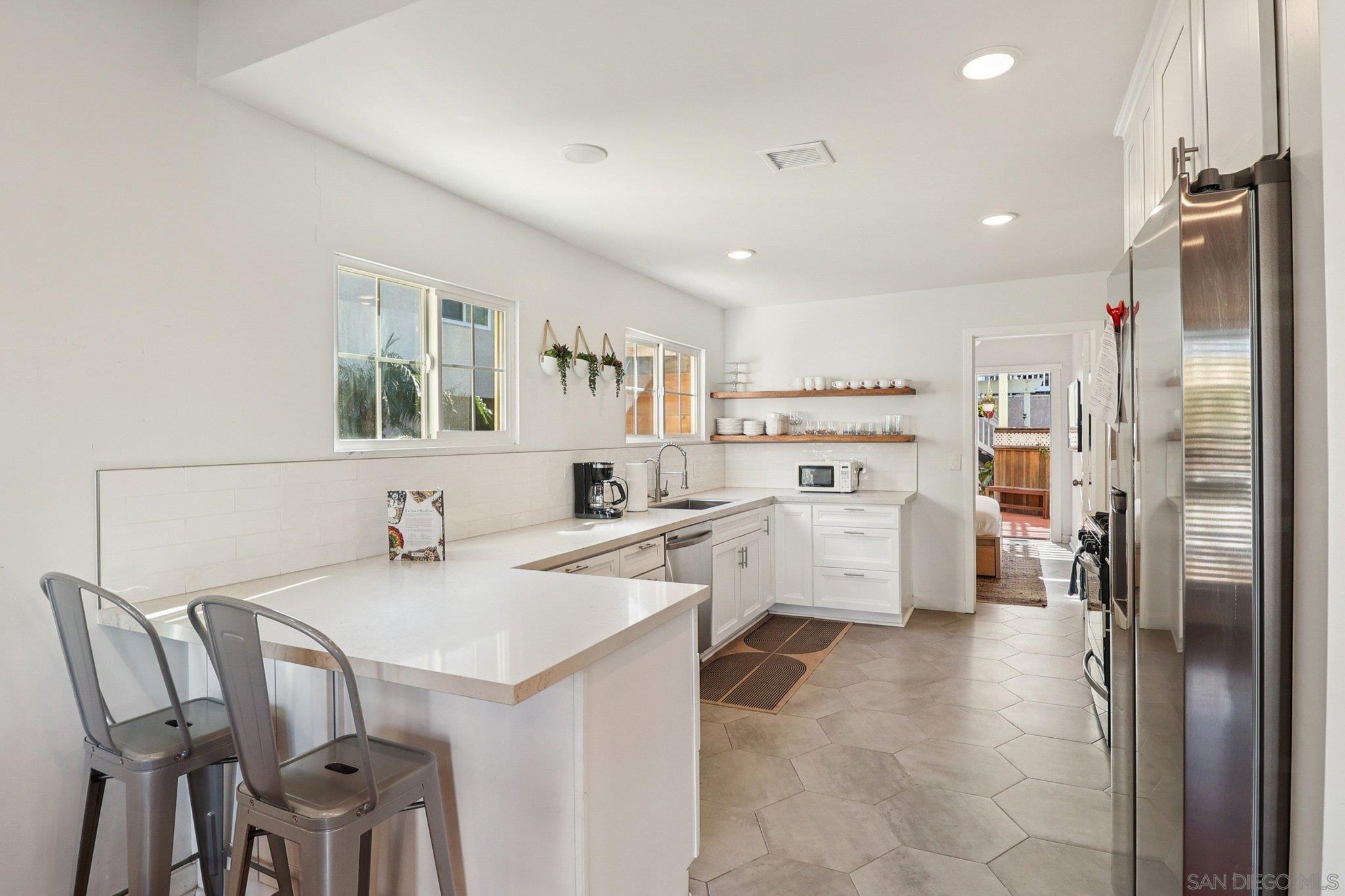 Detail Gallery Image 6 of 53 For 4851  Narragansett Ave, San Diego,  CA 92107 - – Beds | – Baths