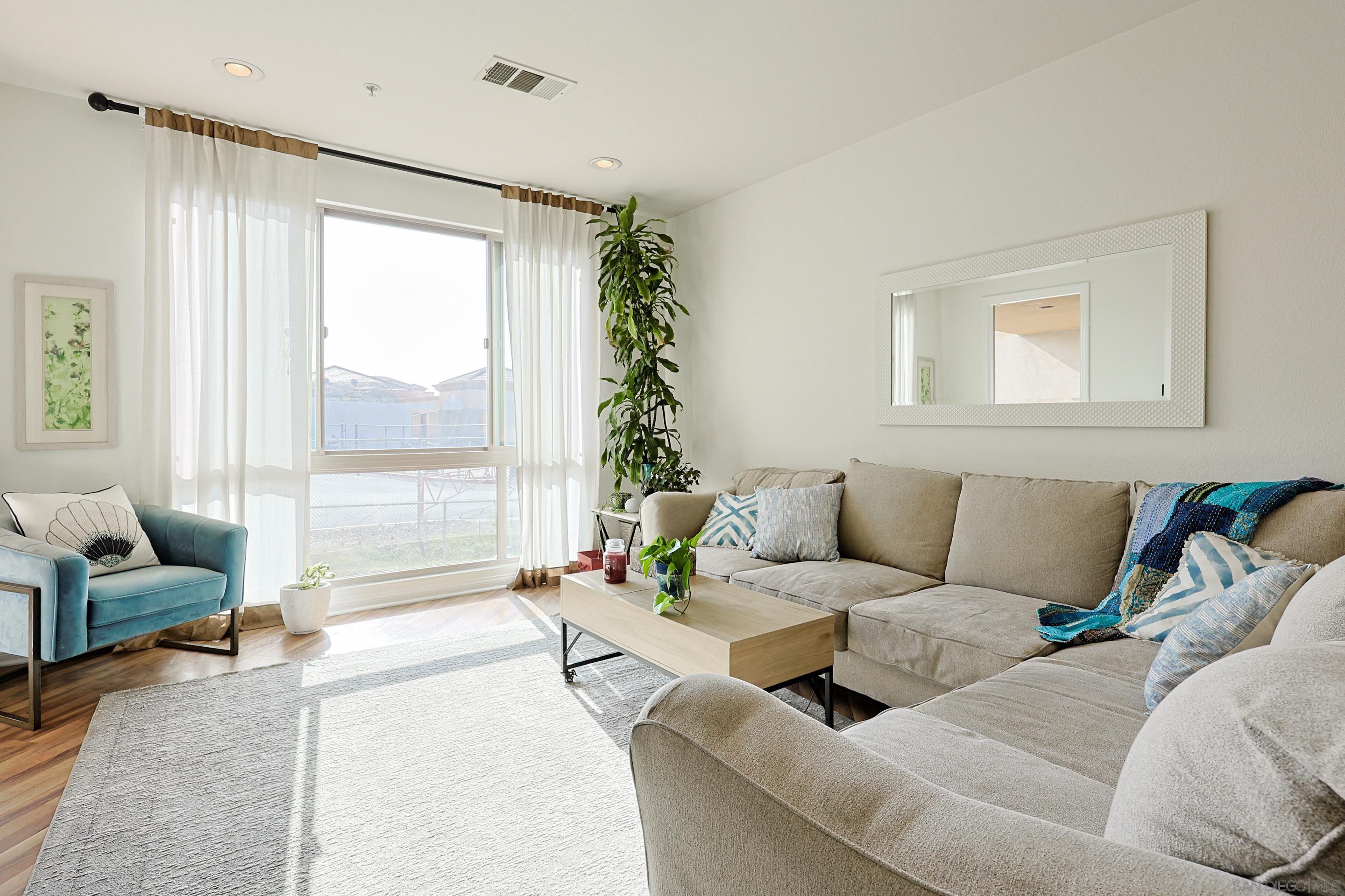 Front Image Thumbnail for SD250044830