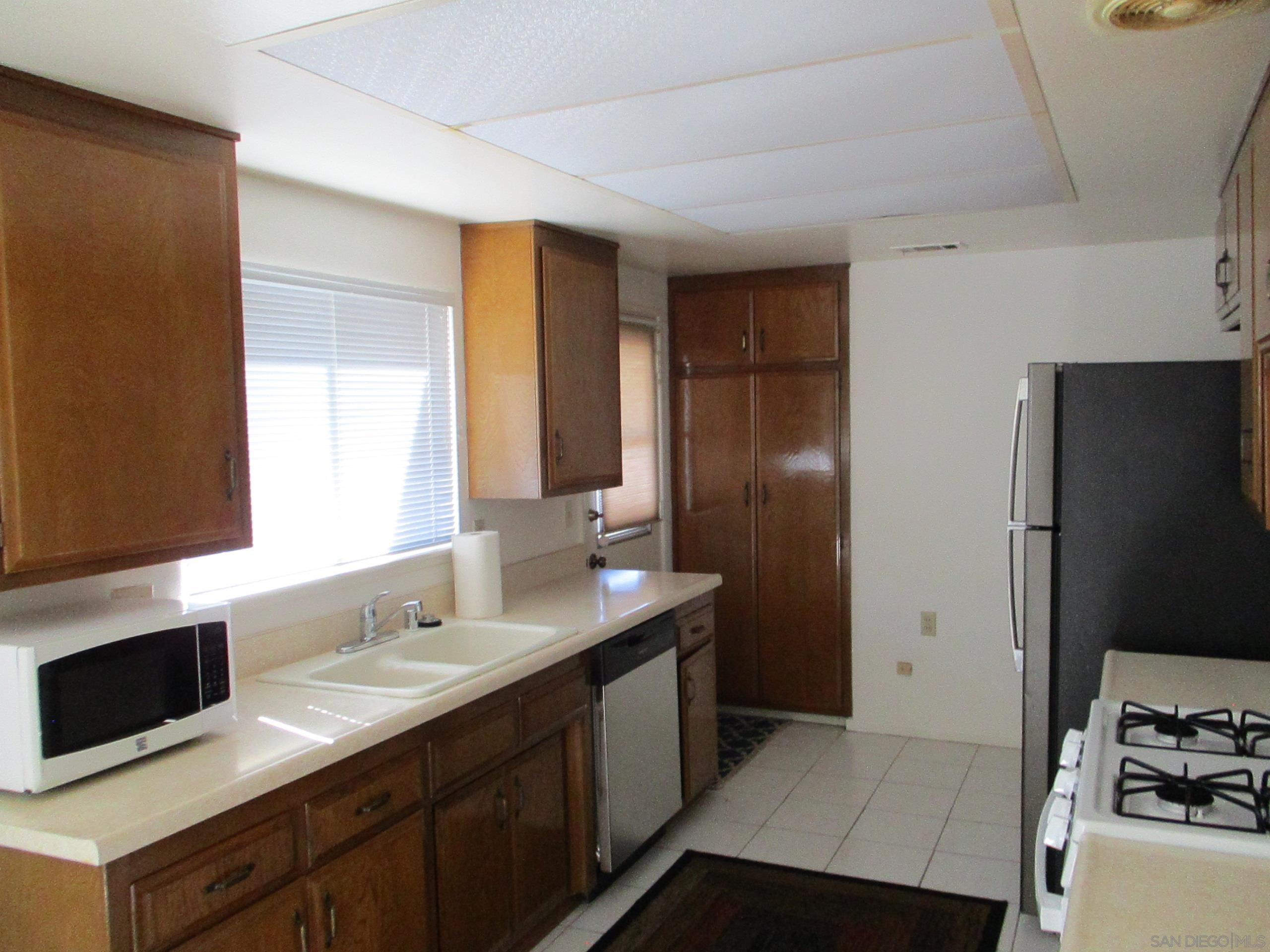 Detail Gallery Image 7 of 14 For 12445  Pipo, San Diego,  CA 92128 - 2 Beds | 2 Baths