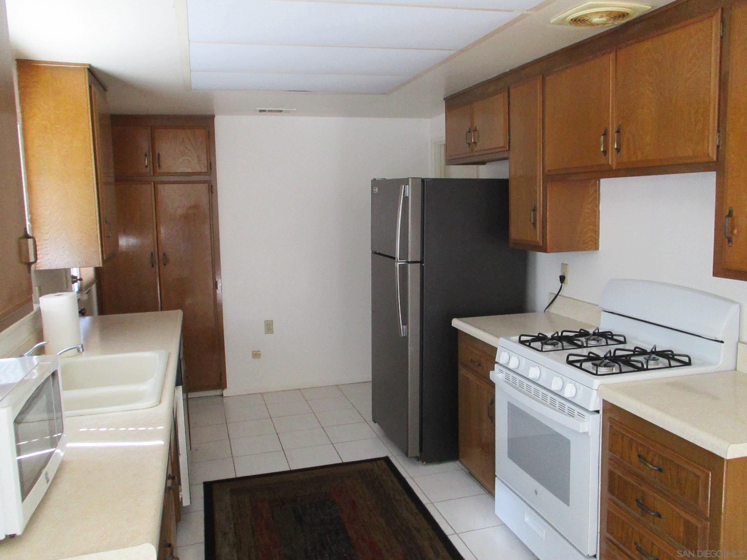 Detail Gallery Image 8 of 14 For 12445  Pipo, San Diego,  CA 92128 - 2 Beds | 2 Baths