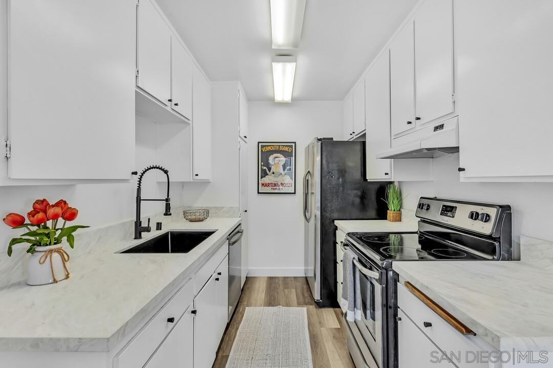 Detail Gallery Image 8 of 26 For 8515  Villa La Jolla Drive  C, La Jolla,  CA 92037 - 1 Beds | 1 Baths