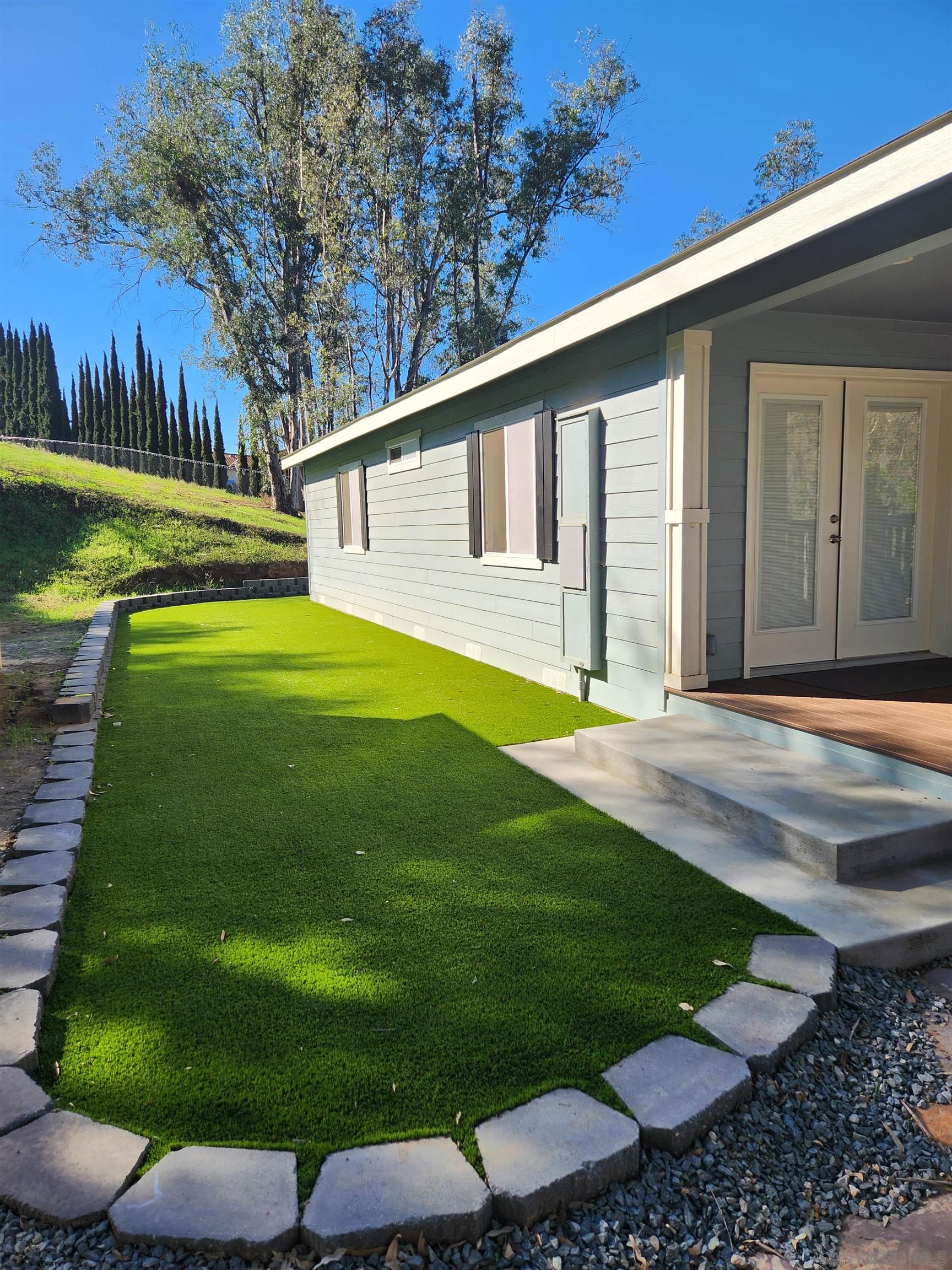 Detail Gallery Image 2 of 9 For 29763-65  Margale L, Vista,  CA 92084 - 2 Beds | 2 Baths