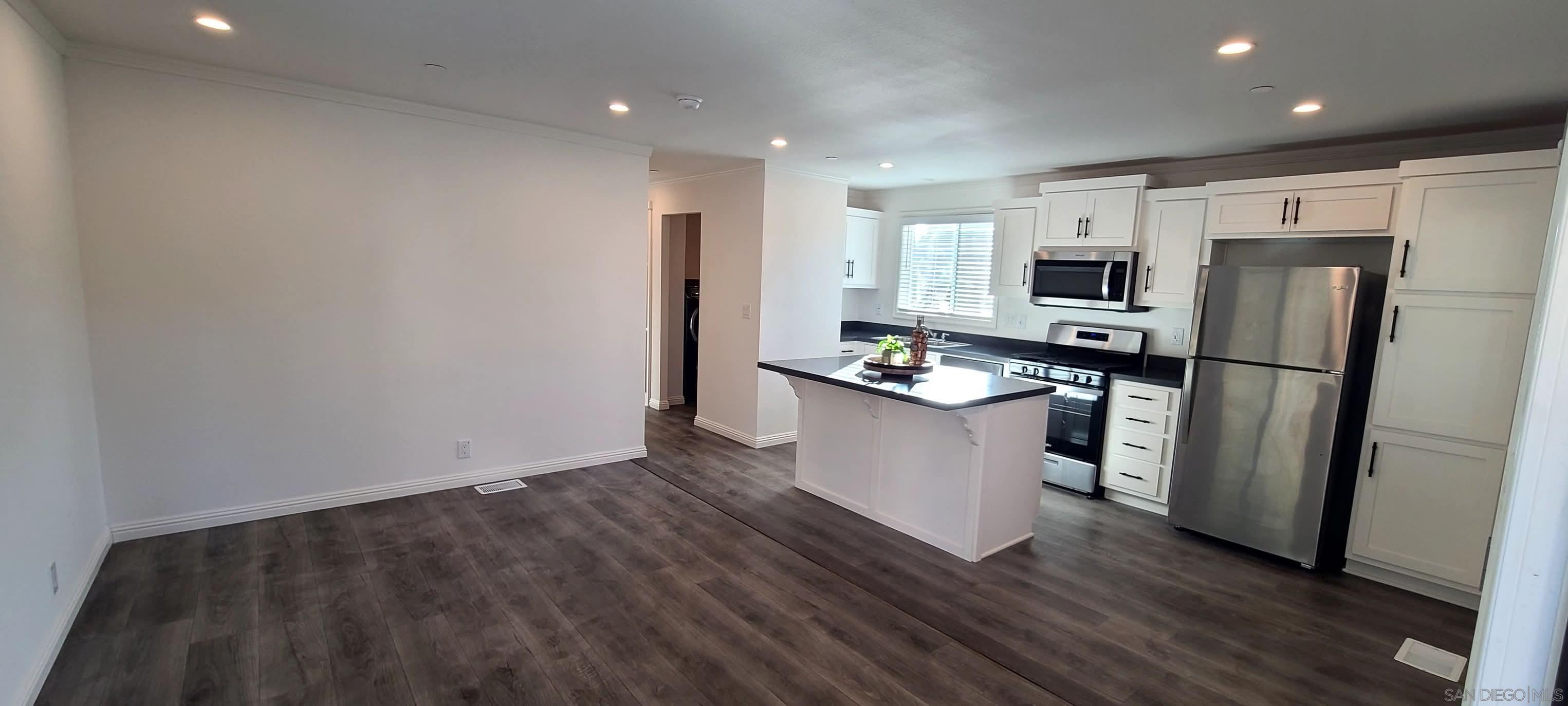 Detail Gallery Image 5 of 9 For 29763-65  Margale L, Vista,  CA 92084 - 2 Beds | 2 Baths