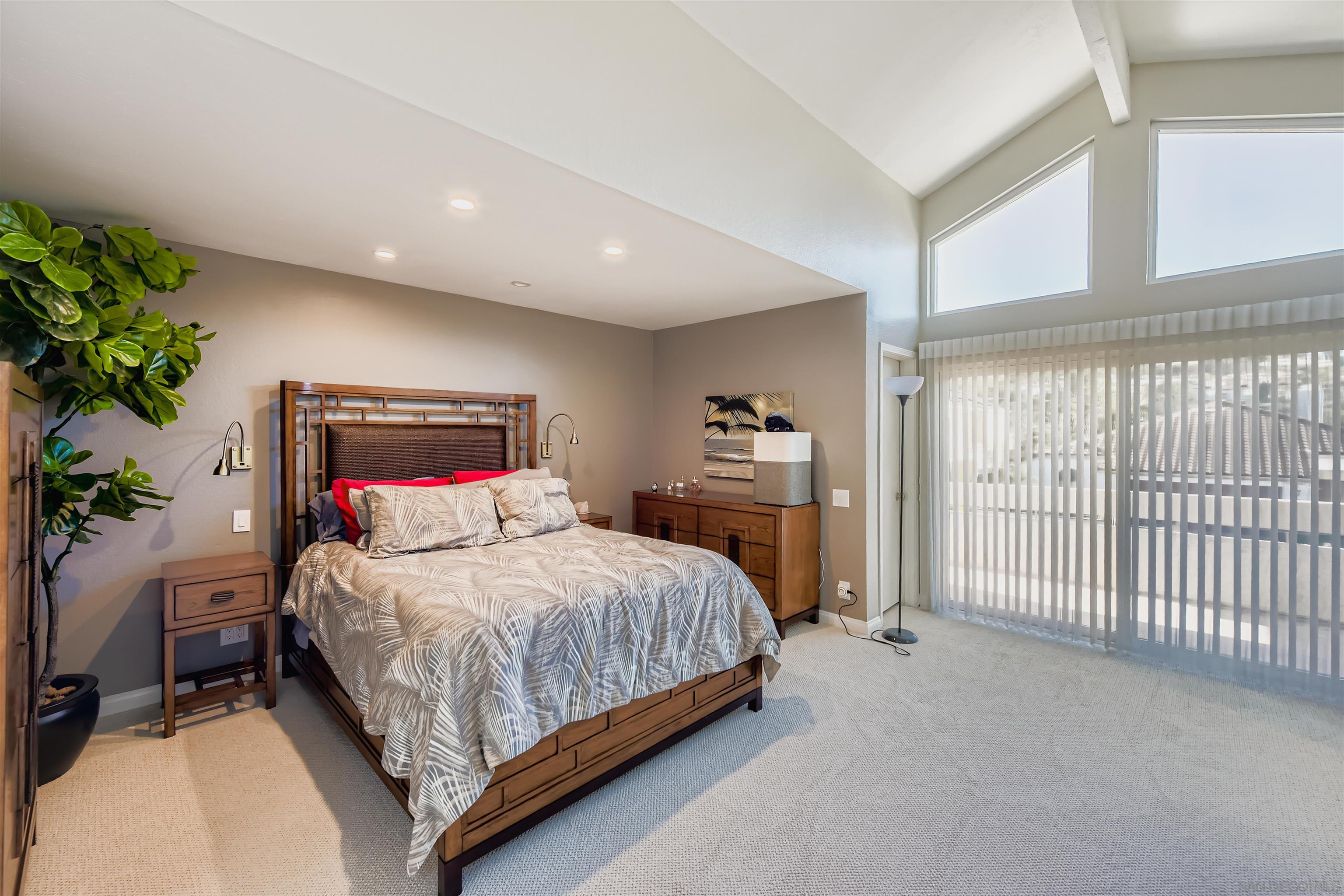 Detail Gallery Image 11 of 32 For 4848  Casals Pl, San Diego,  CA 92124 - 5 Beds | 2/1 Baths