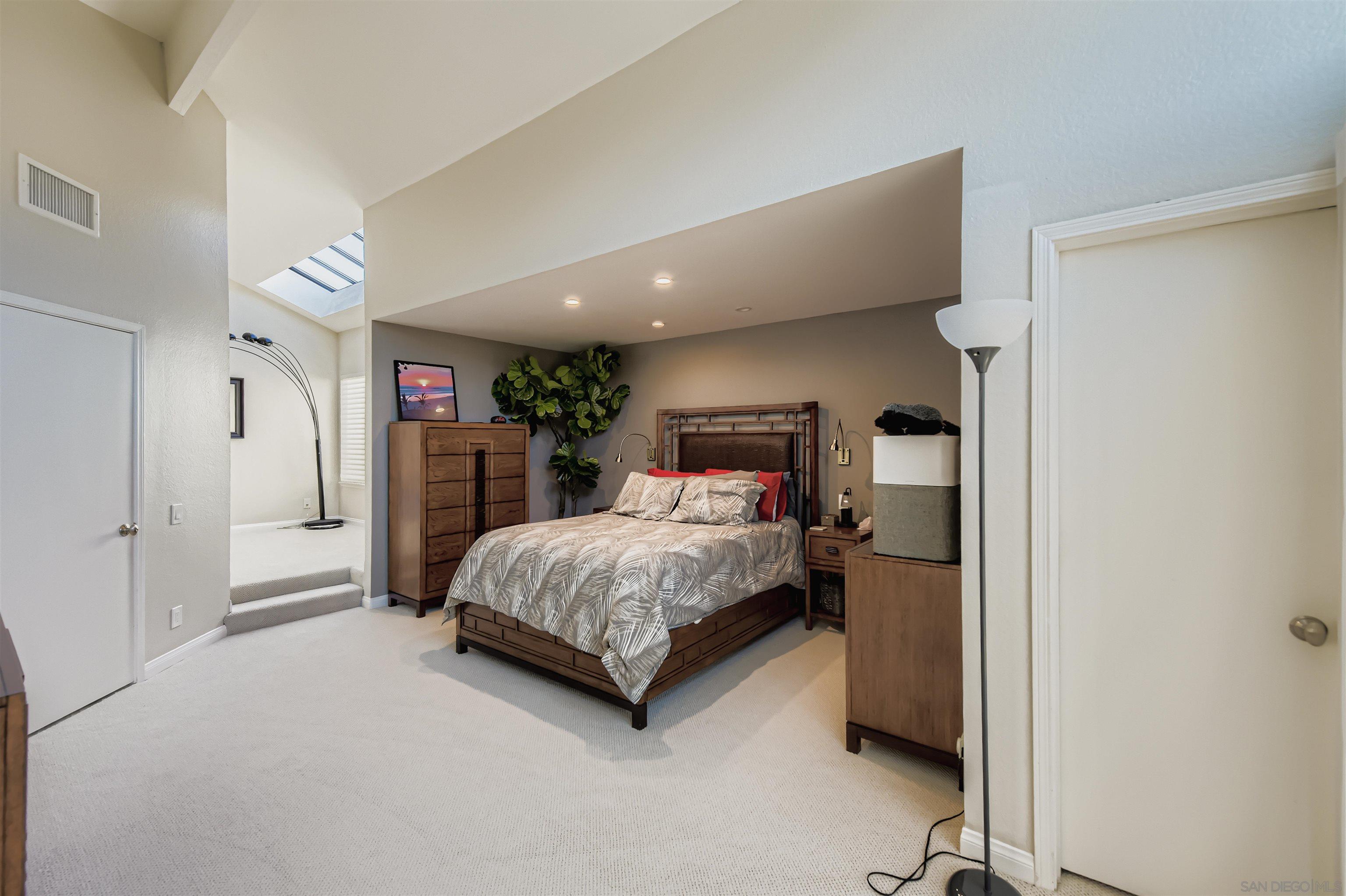 Detail Gallery Image 13 of 36 For 4848  Casals Pl, San Diego,  CA 92124 - 5 Beds | 2/1 Baths