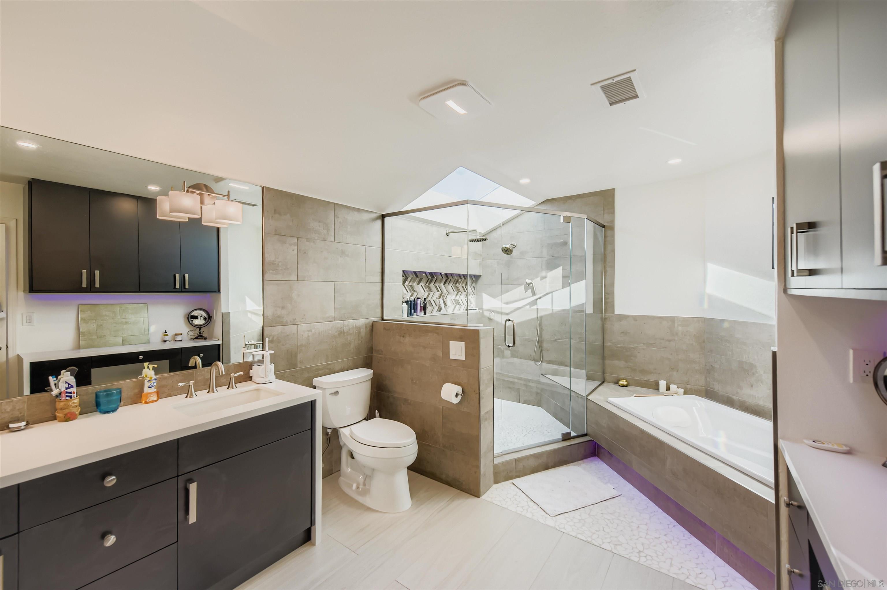 Detail Gallery Image 15 of 36 For 4848  Casals Pl, San Diego,  CA 92124 - 5 Beds | 2/1 Baths