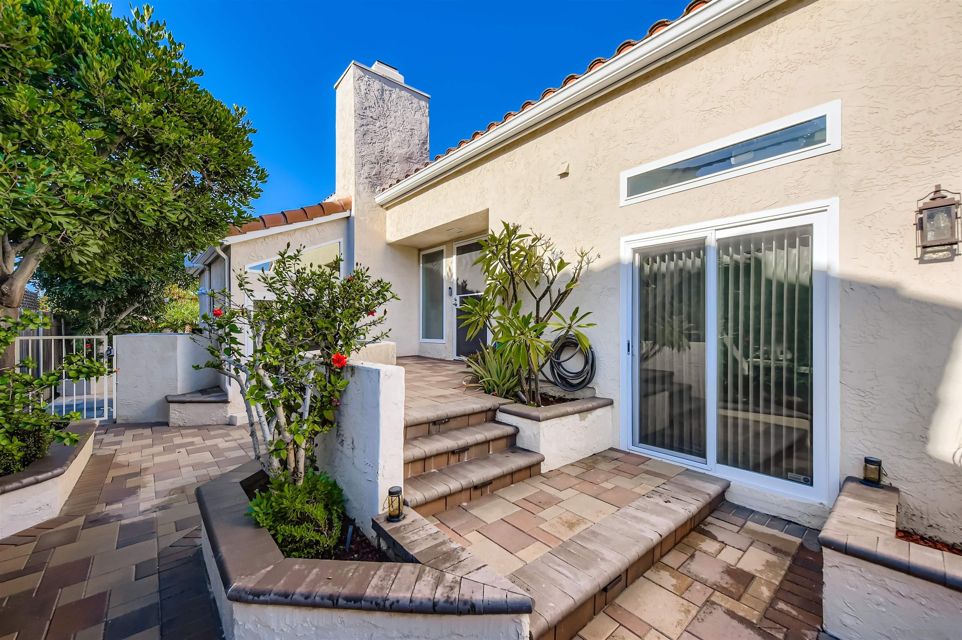 Detail Gallery Image 3 of 32 For 4848  Casals Pl, San Diego,  CA 92124 - 5 Beds | 2/1 Baths