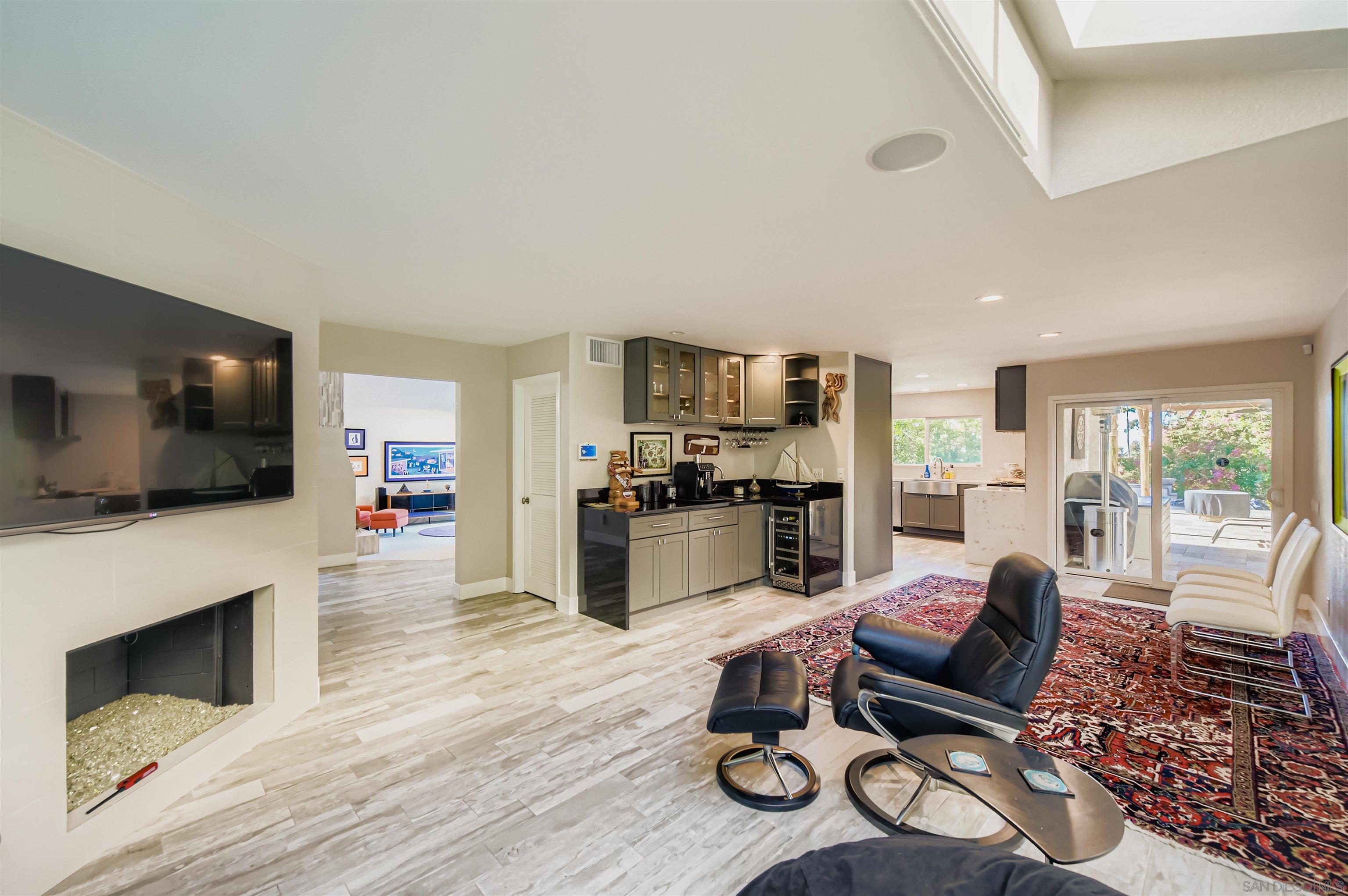 Detail Gallery Image 10 of 32 For 4848  Casals Pl, San Diego,  CA 92124 - 5 Beds | 2/1 Baths