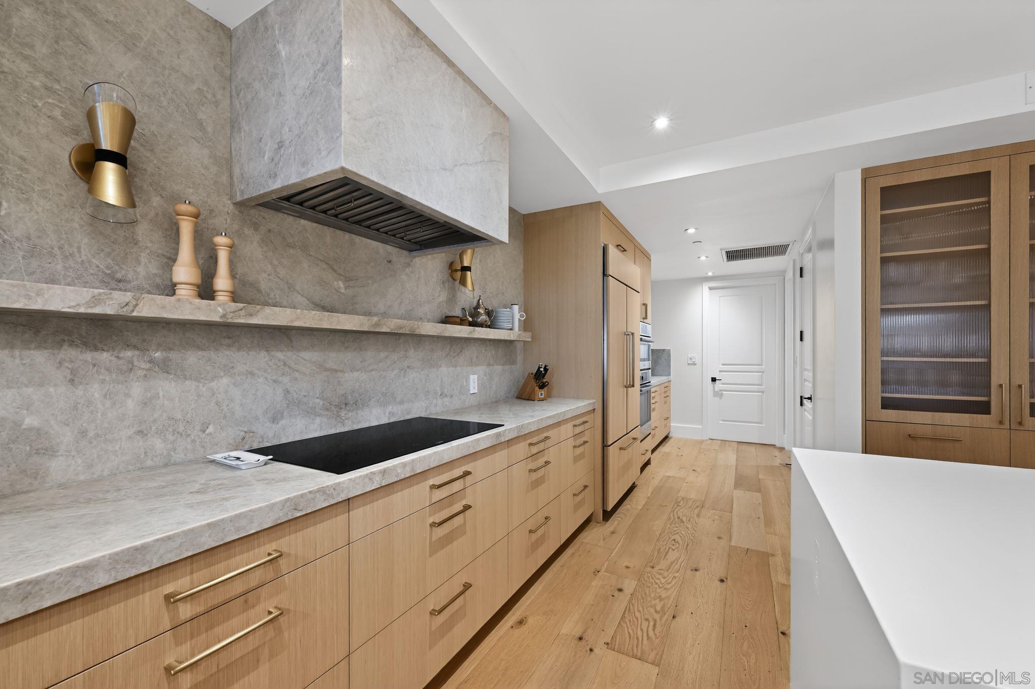 Detail Gallery Image 11 of 20 For 1040  Genter St  203, La Jolla,  CA 92037 - 3 Beds | 3/1 Baths