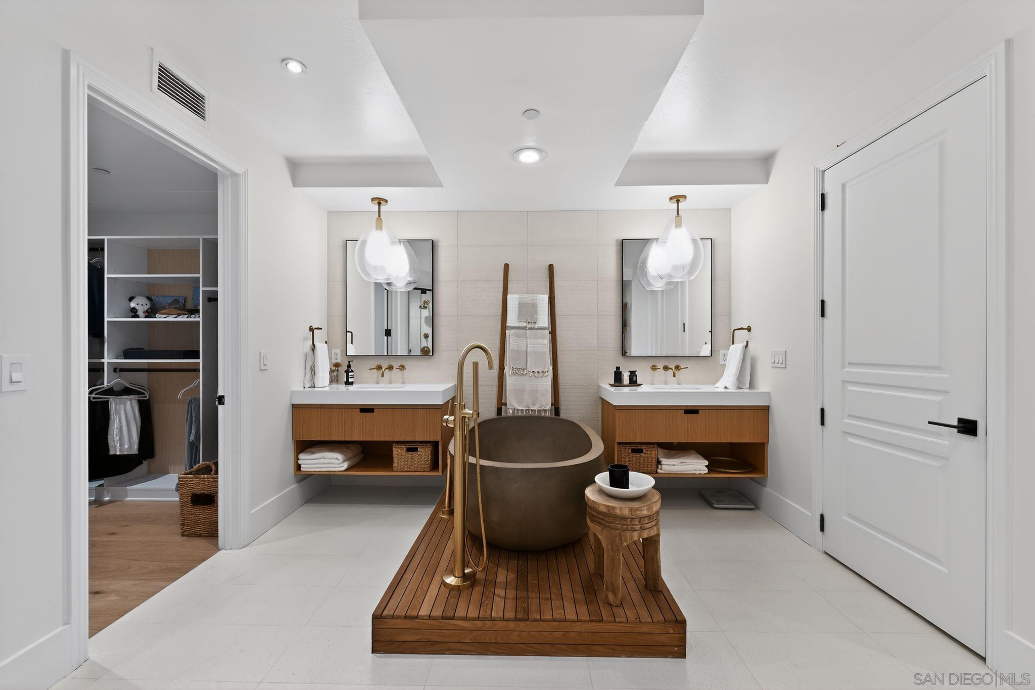 Detail Gallery Image 17 of 20 For 1040  Genter St  203, La Jolla,  CA 92037 - 3 Beds | 3/1 Baths