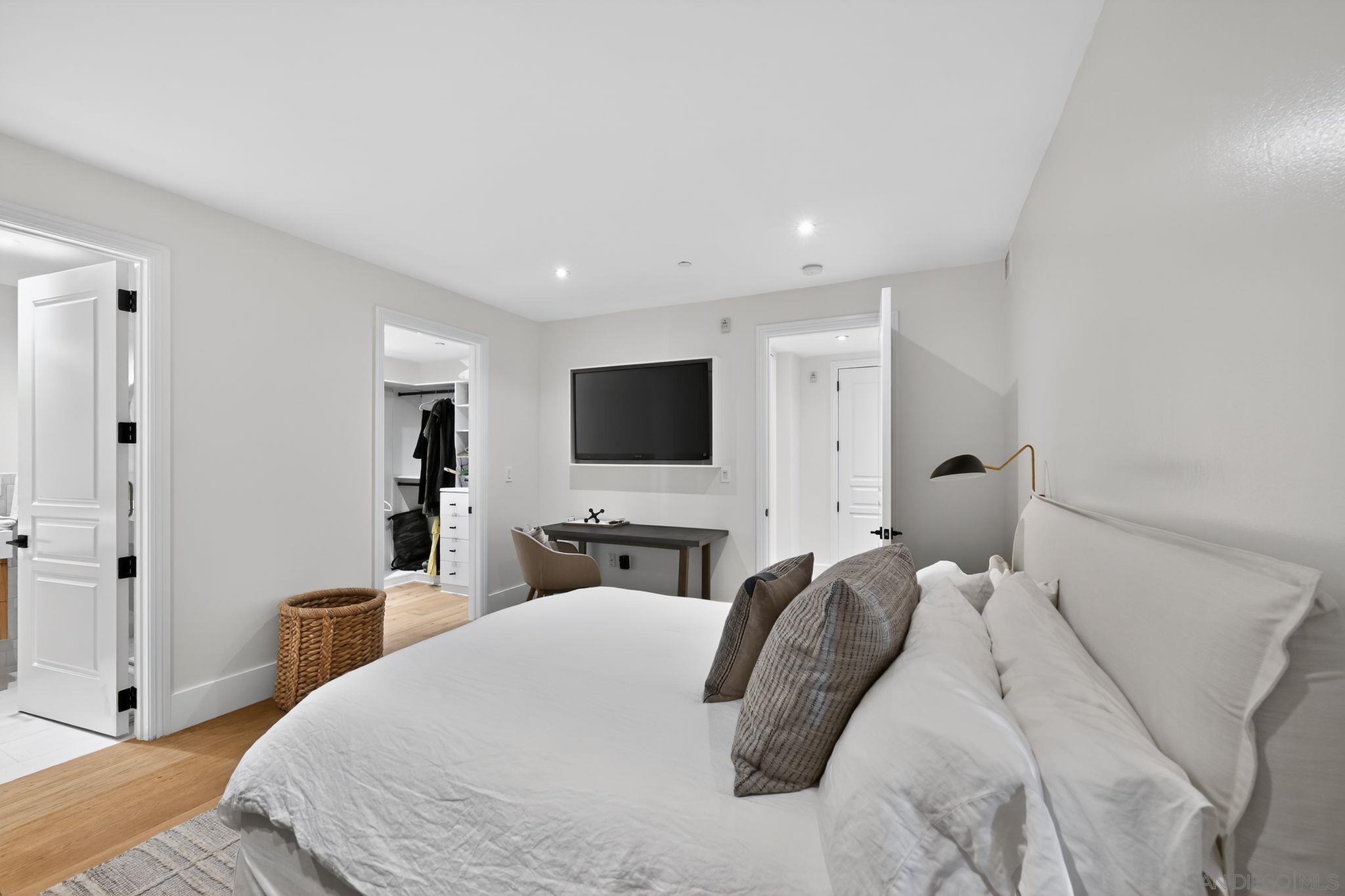 Detail Gallery Image 18 of 20 For 1040  Genter St  203, La Jolla,  CA 92037 - 3 Beds | 3/1 Baths