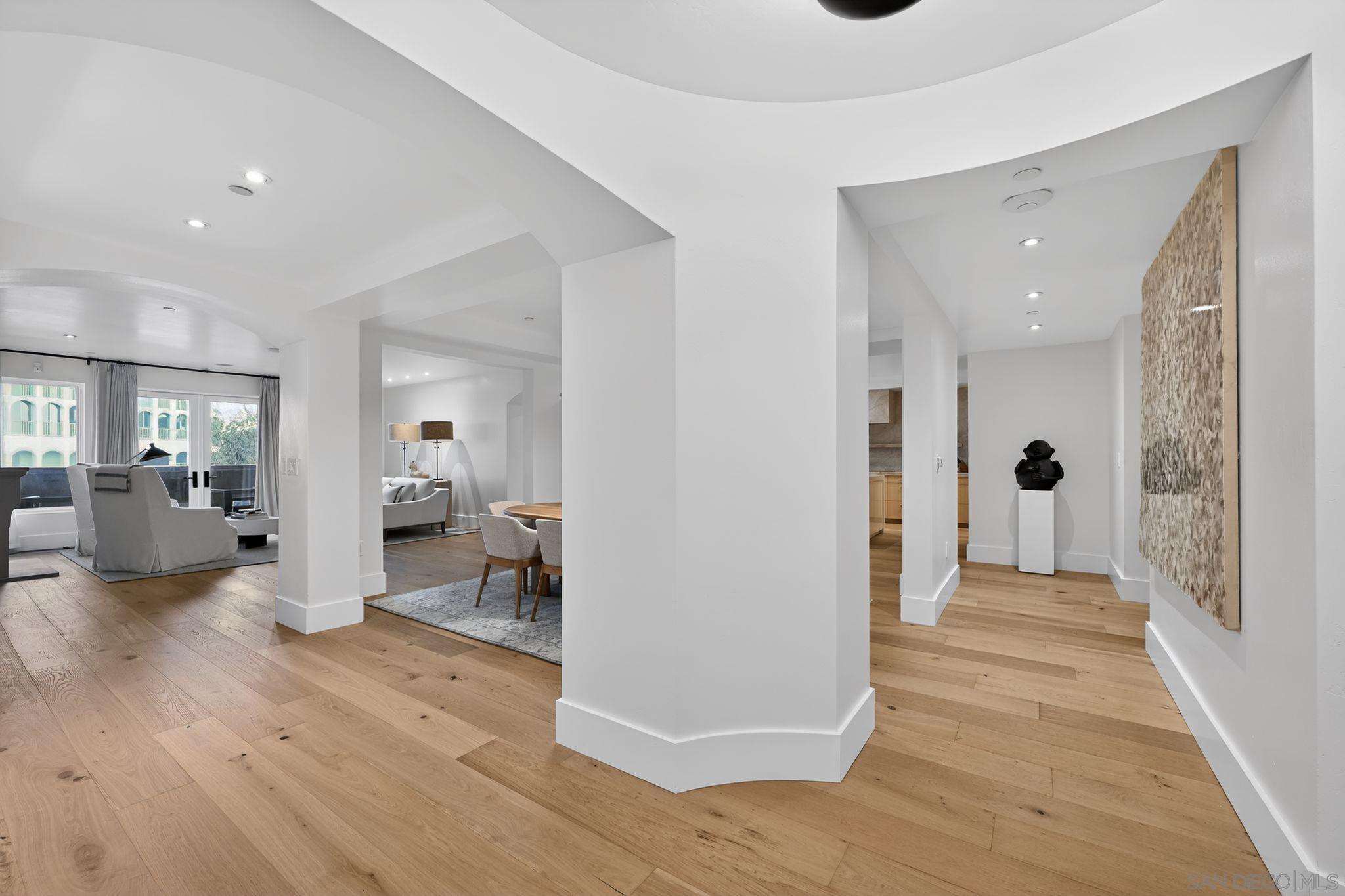 Detail Gallery Image 3 of 20 For 1040  Genter St  203, La Jolla,  CA 92037 - 3 Beds | 3/1 Baths