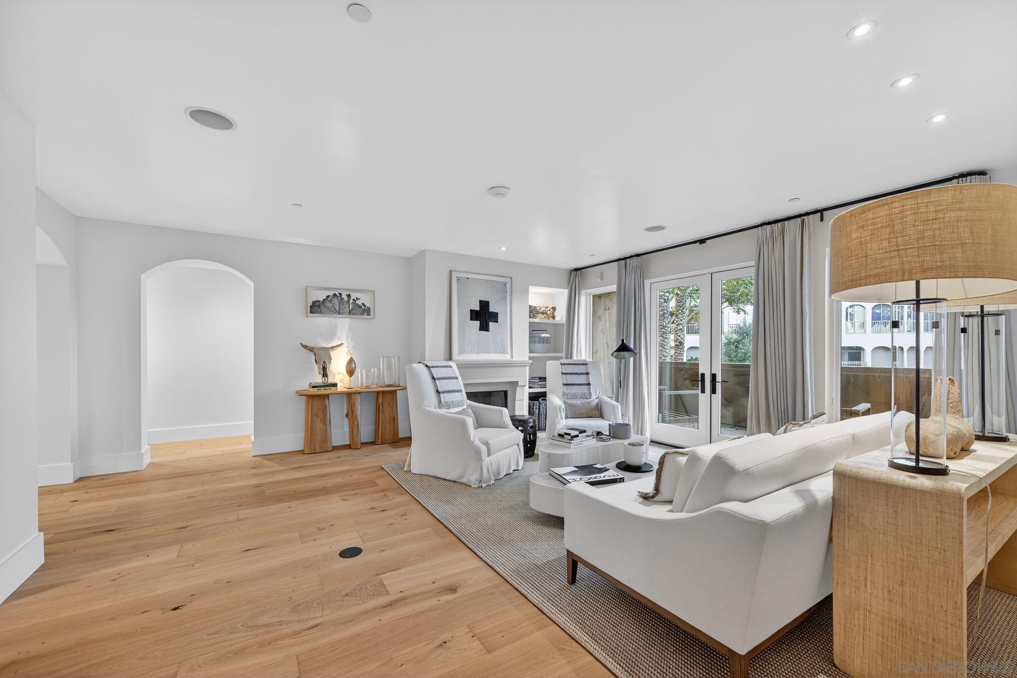 Detail Gallery Image 8 of 20 For 1040  Genter St  203, La Jolla,  CA 92037 - 3 Beds | 3/1 Baths