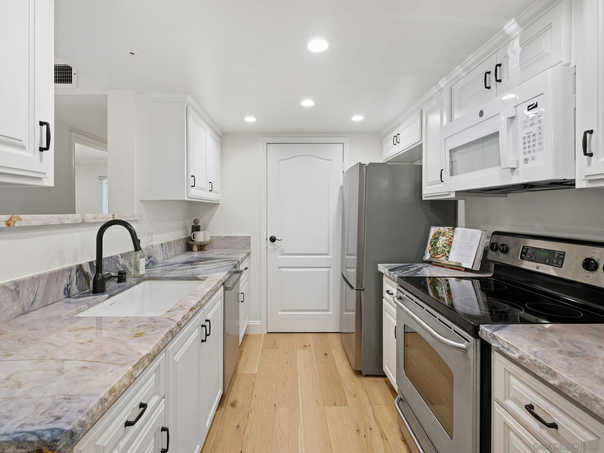 Detail Gallery Image 7 of 16 For 12023  Alta Carmel  244, San Diego,  CA 92128 - 1 Beds | 1 Baths