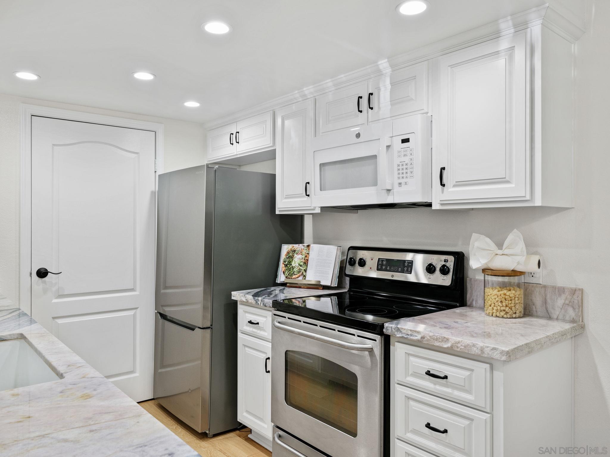 Detail Gallery Image 9 of 16 For 12023  Alta Carmel  244, San Diego,  CA 92128 - 1 Beds | 1 Baths